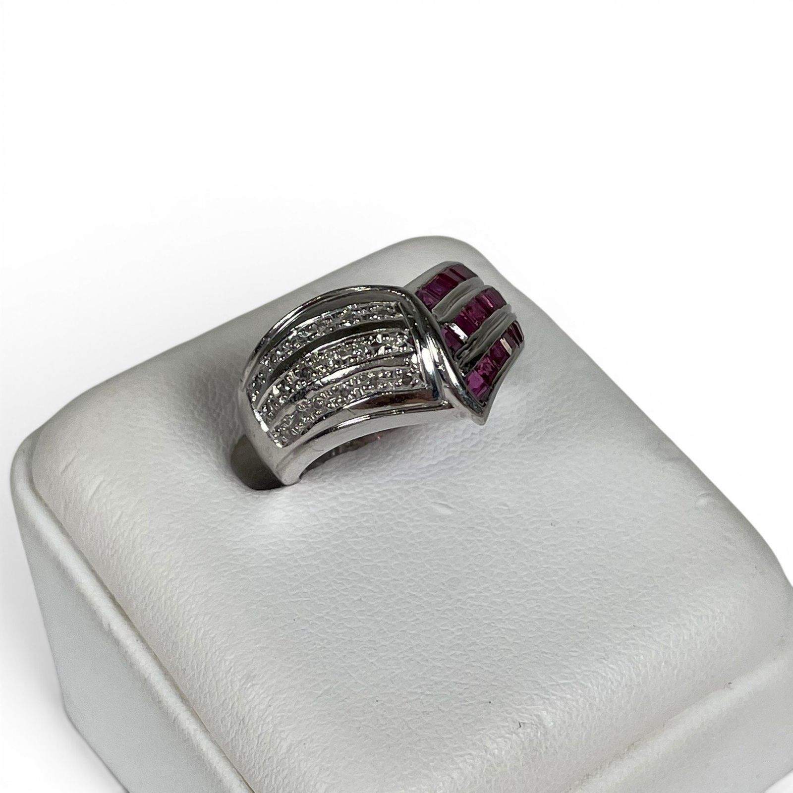 Pt900 スクエアカットルビーリング ルビー1.58ct ダイヤ0.13ct 約11号 総重量約9.9g