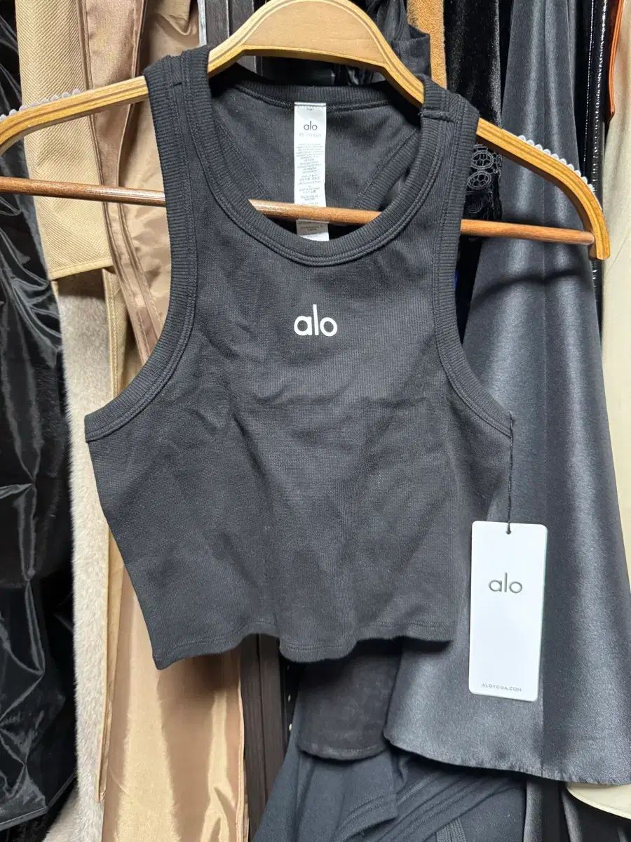 ALO トップス XS (新品)