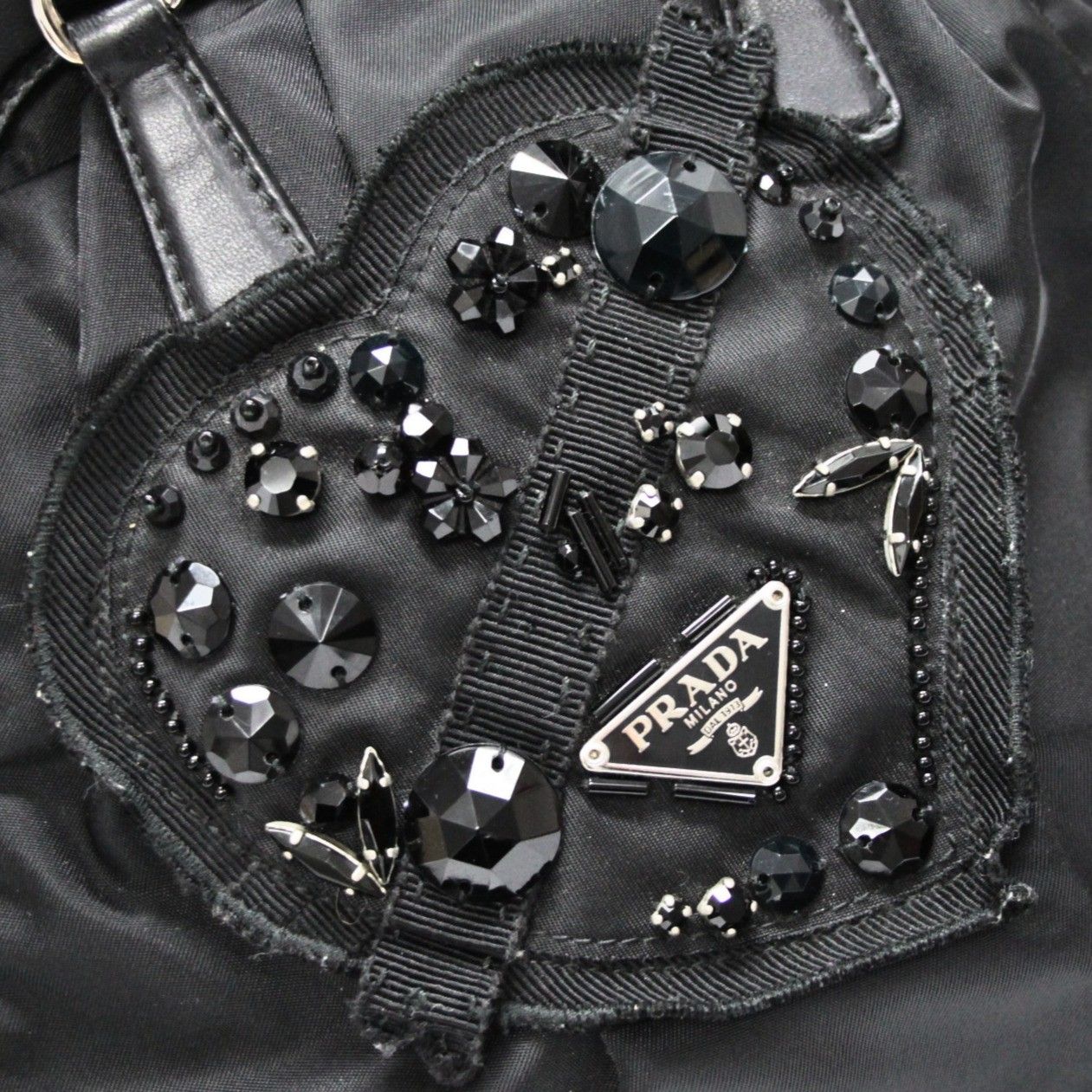 PRADA ナイロン ハンドバッグ ブラック 美品 PRADA プラダ 三角ロゴ ビジューハート ミニハンドバッグ
