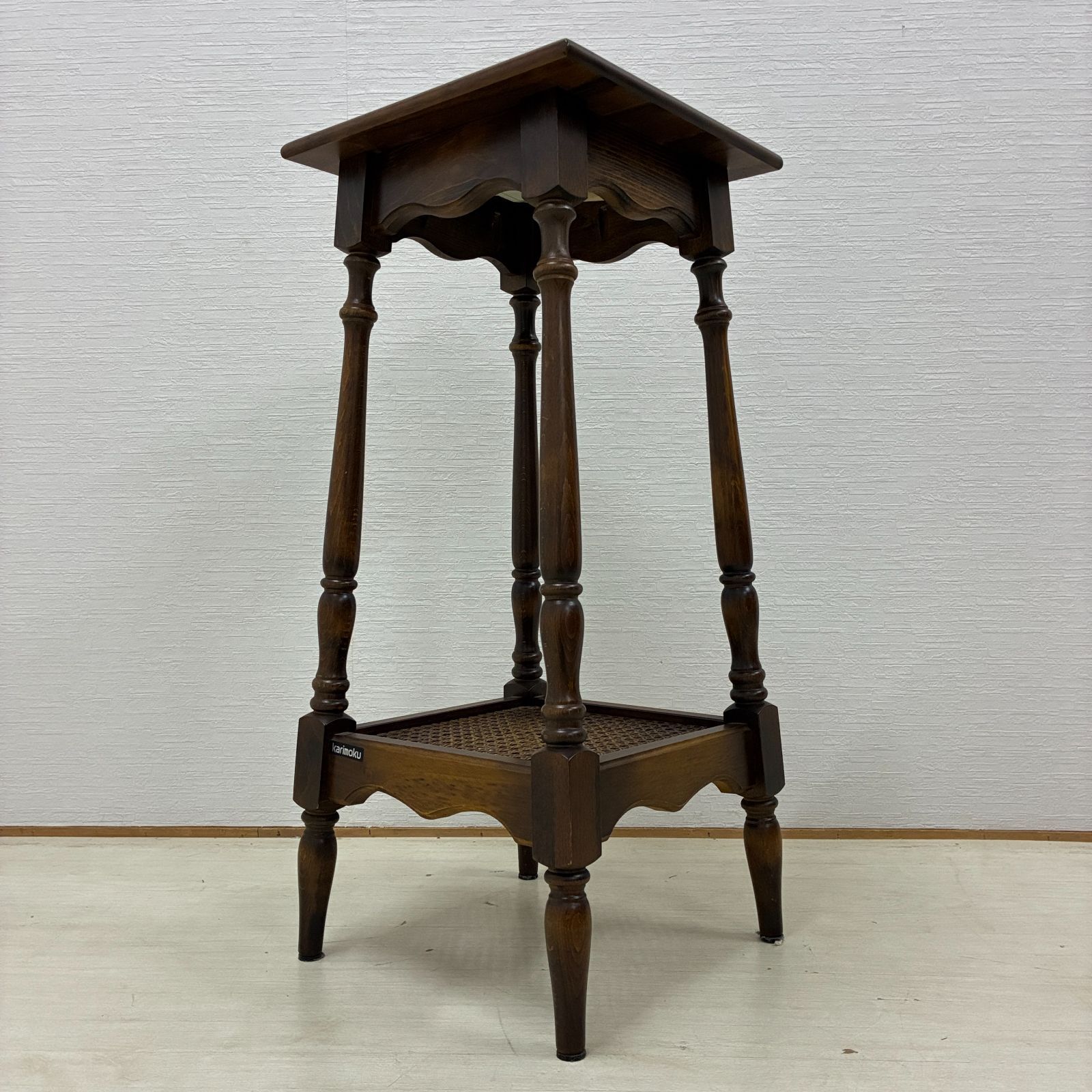 【カリモク】コロニアル サイドテーブル　花台 フラワースタンド　木製家具