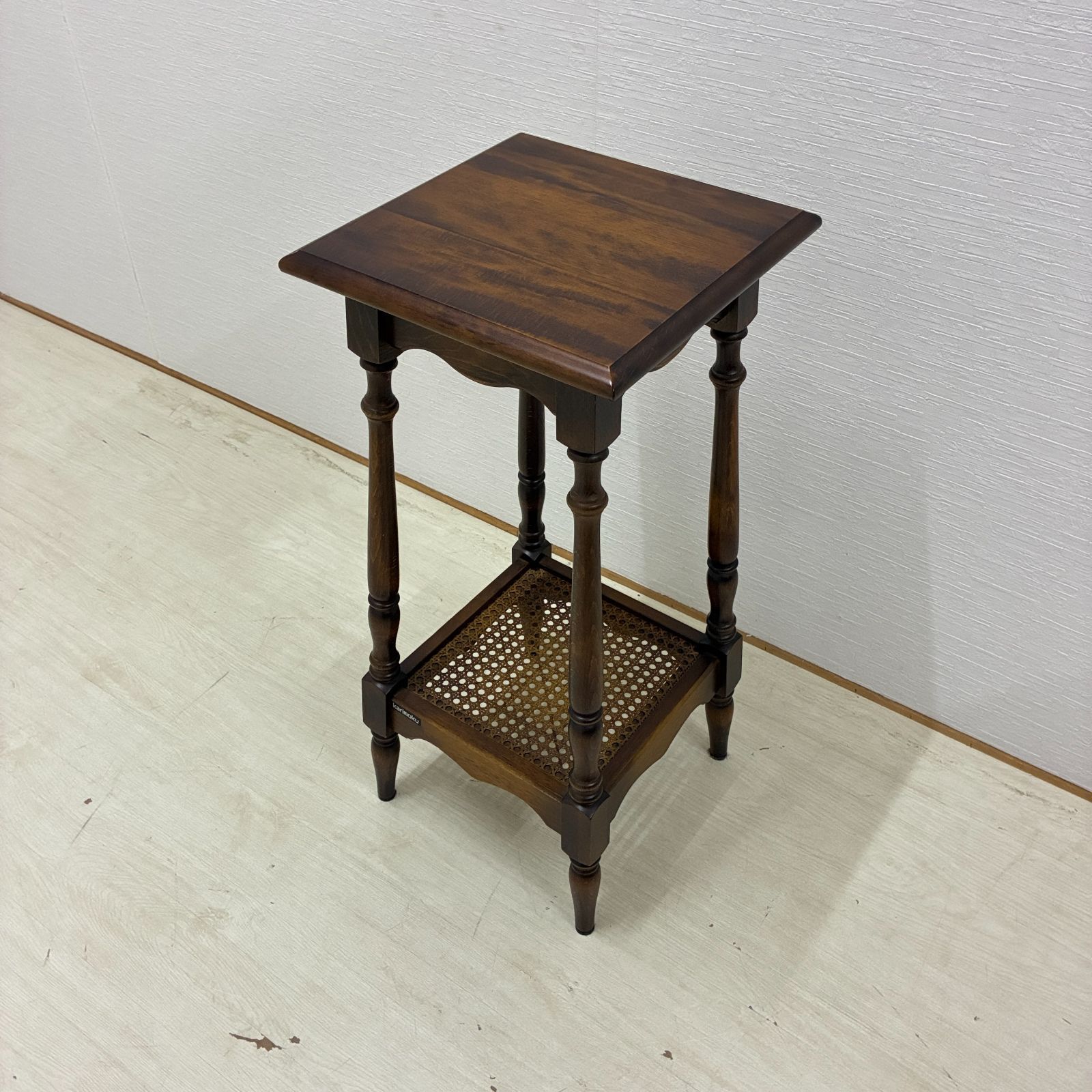 カリモク】コロニアル サイドテーブル 花台 フラワースタンド 木製家具