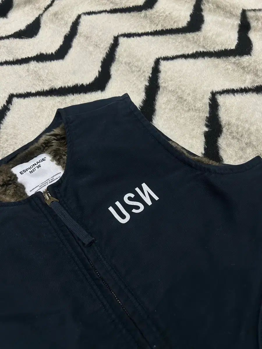 M エスピオナージ USN デッキ シェルパ ベスト/ネイビー