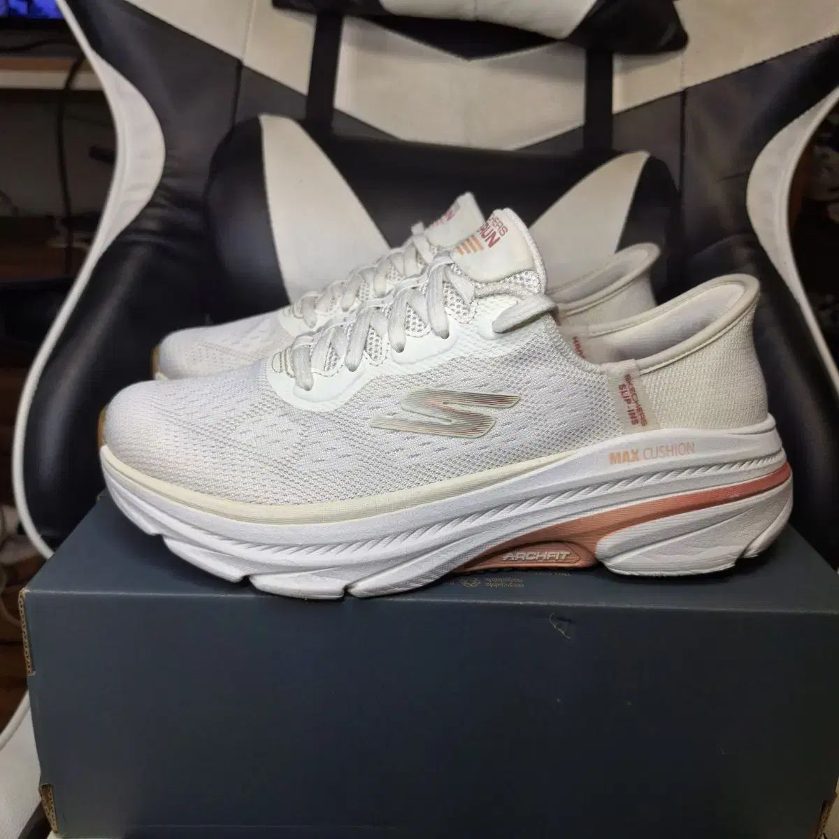 SKECHERS スケッチャーズ マックス クッション スニーカー (250)