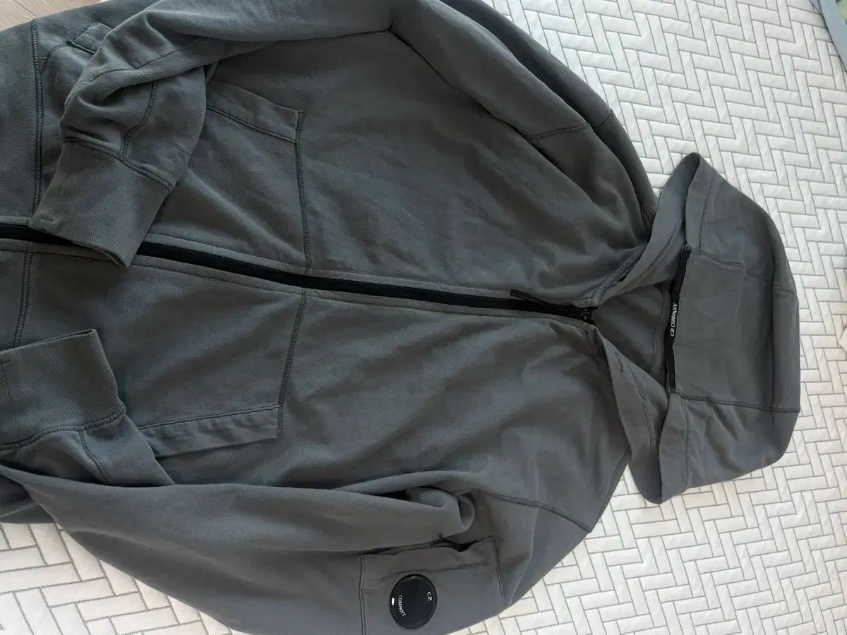 C.P. COMPANY シーピーカンパニー フードジップアップ m チャコール