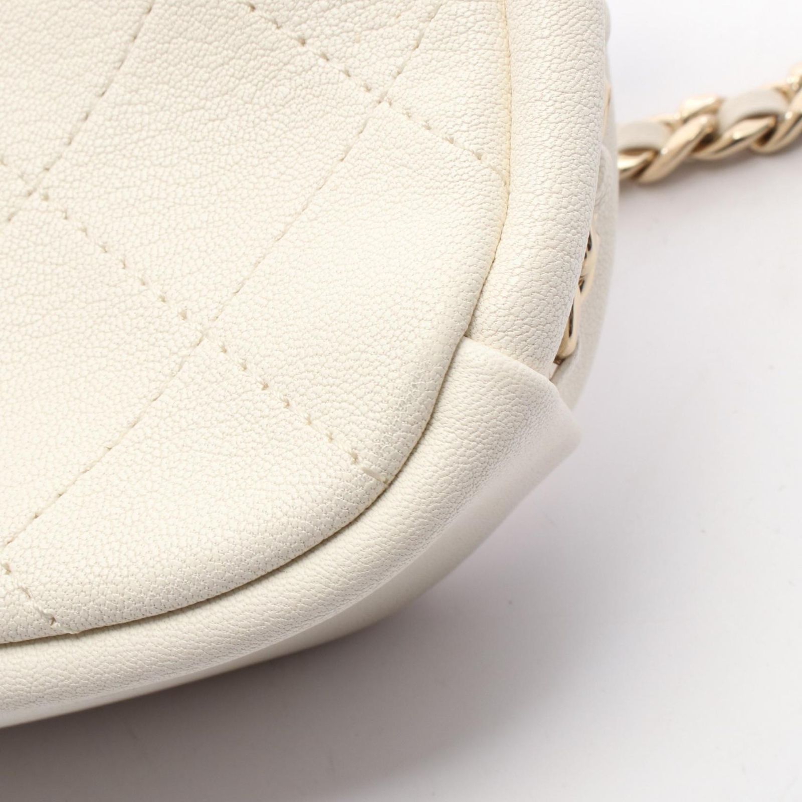 シャネル CHANEL ショルダーバッグ マトラッセ カメラバッグ ホワイト