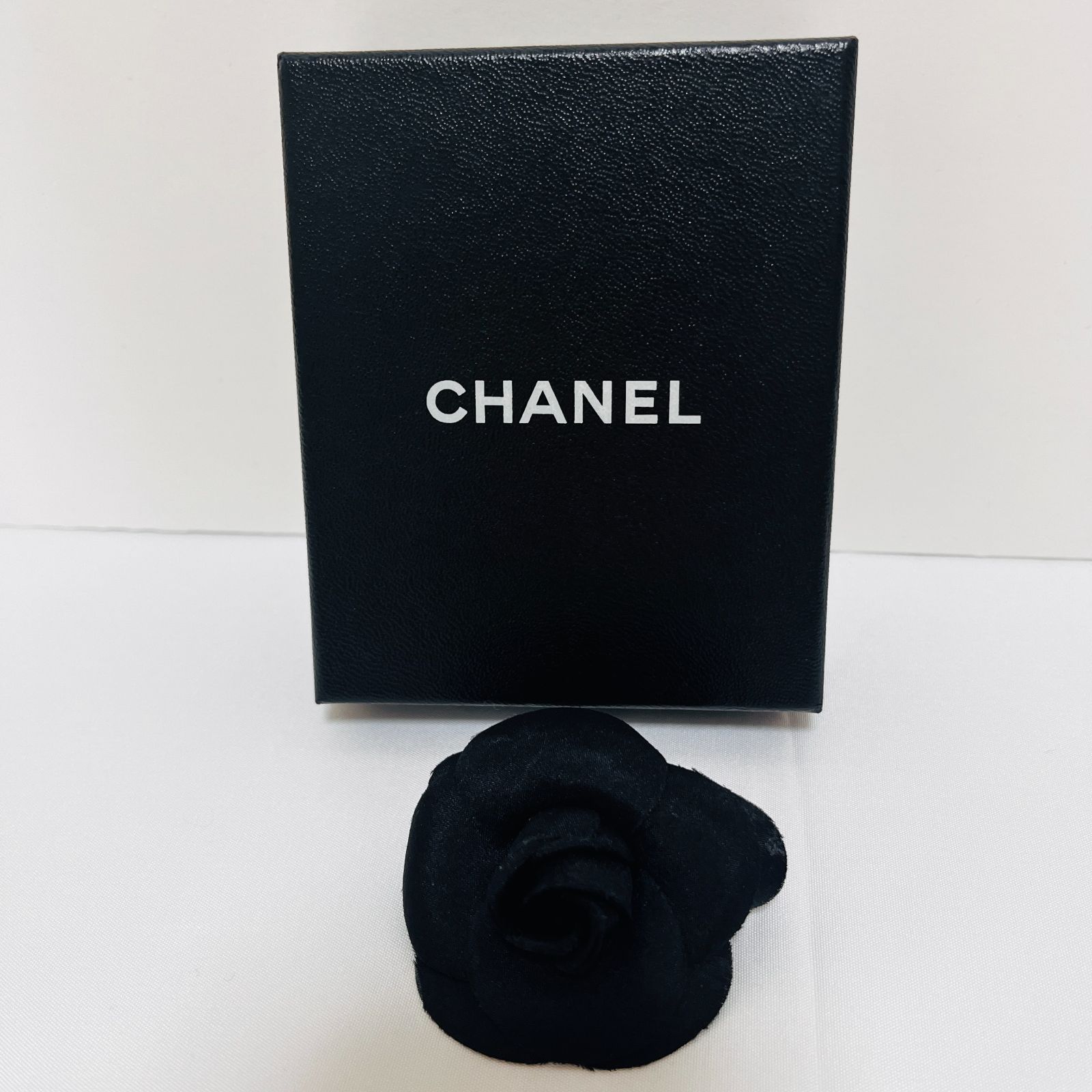 未使用タグ付き✨シャネル　CHANEL 　カメリア コサージュ　ブローチ　箱付き CHANEL シャネル カメリア ブローチ コサージュ 箱付 - メルカリ