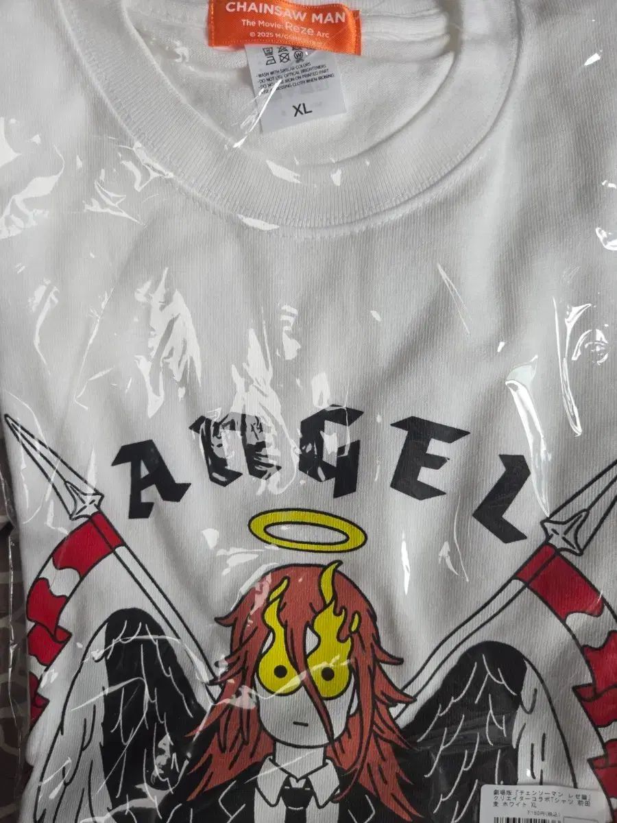 チェンソーマン レゼ 日本 限定モデル 公式 半袖 Tシャツ 白