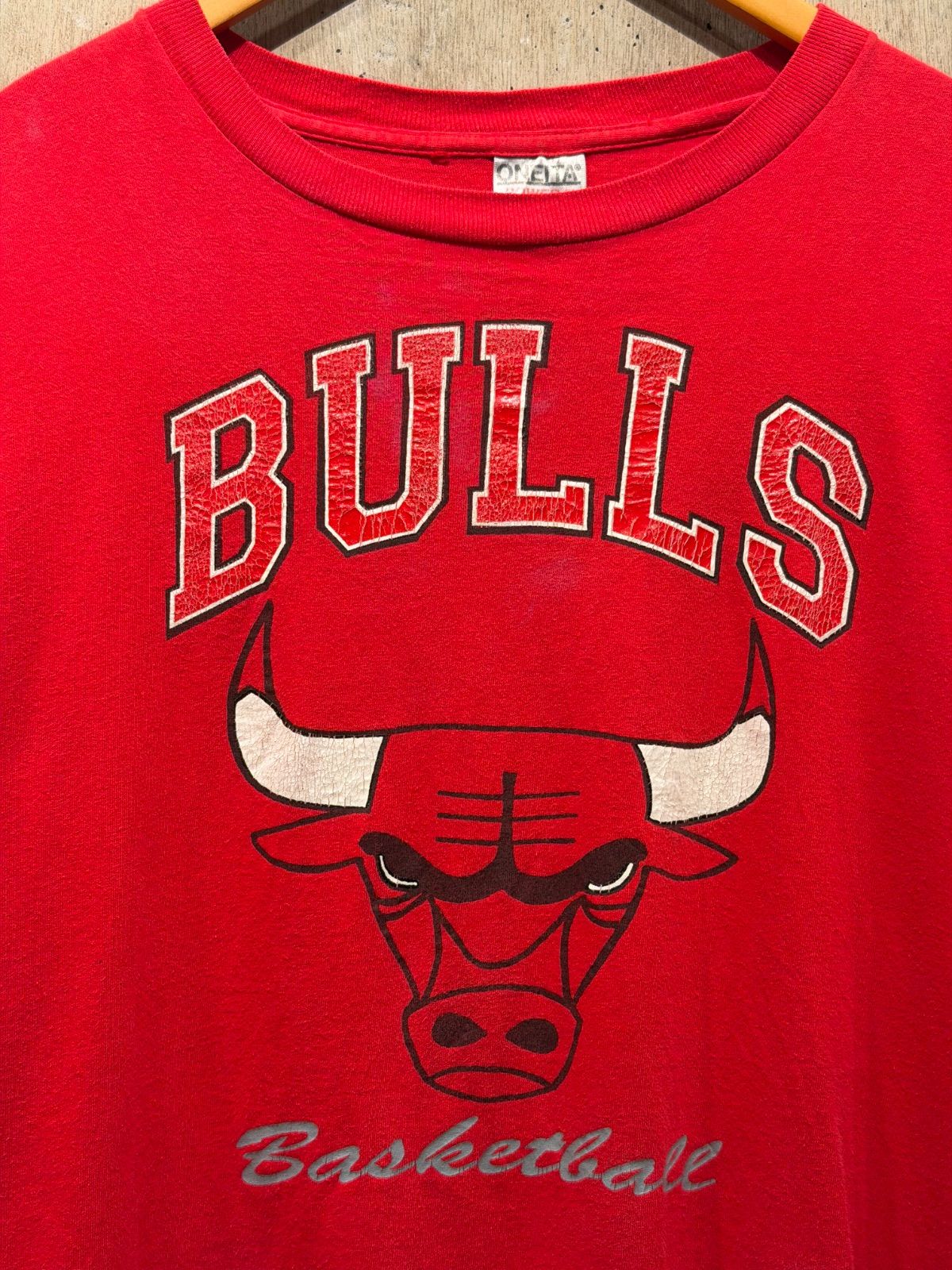 80s USA製CHICAGO BULLS NBAシングルステッチONEITA 90s USA製 NBA / CHICAGO BULLS 】 1990年代 ONEITA オニータ 赤