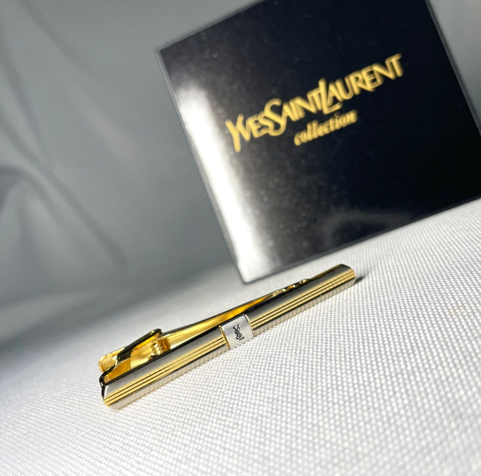 美品 YVES SAINT LAURENT イヴサンローラン YSLロゴ&ストライプライン ゴールド&艶消しシルバー ネクタイピン タイピン タイバー 箱有