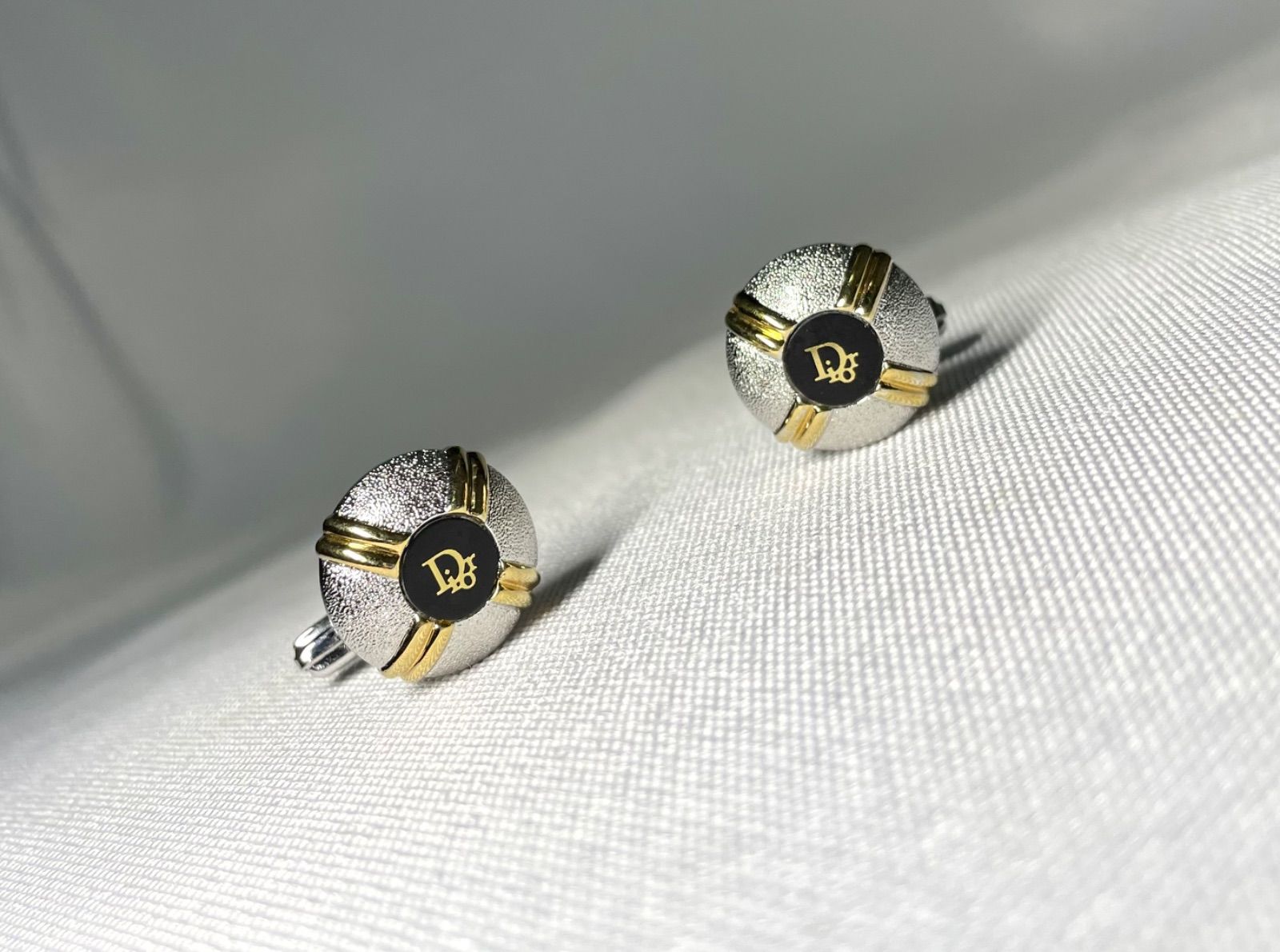 美品 希少 Dior ディオール ブランドロゴ ブラック＆シルバー&ゴールド ヴィンテージカフス カフリンクス ボタン メンズアクセサリー