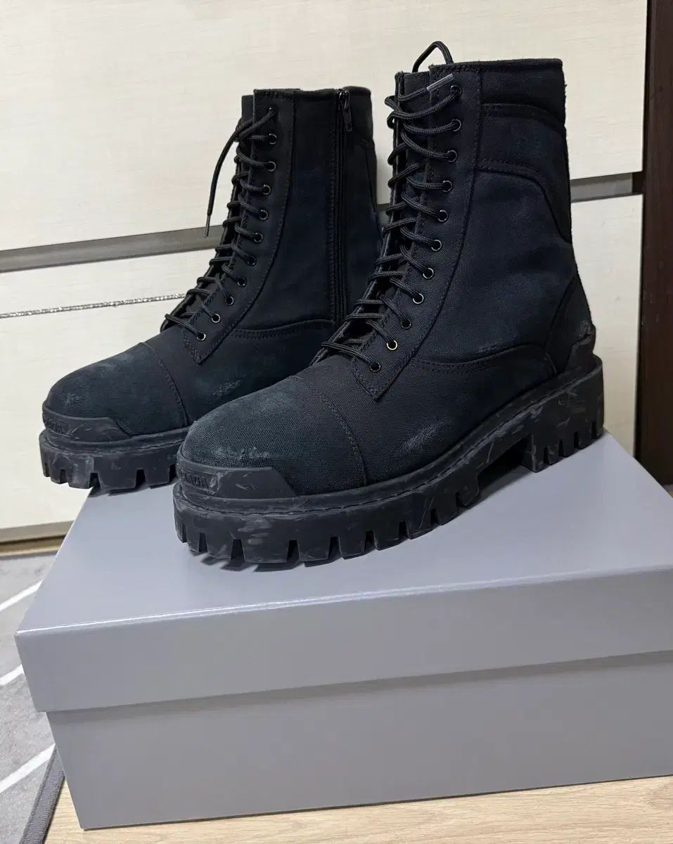 バレンシアガ コンバット ブーツ 新品