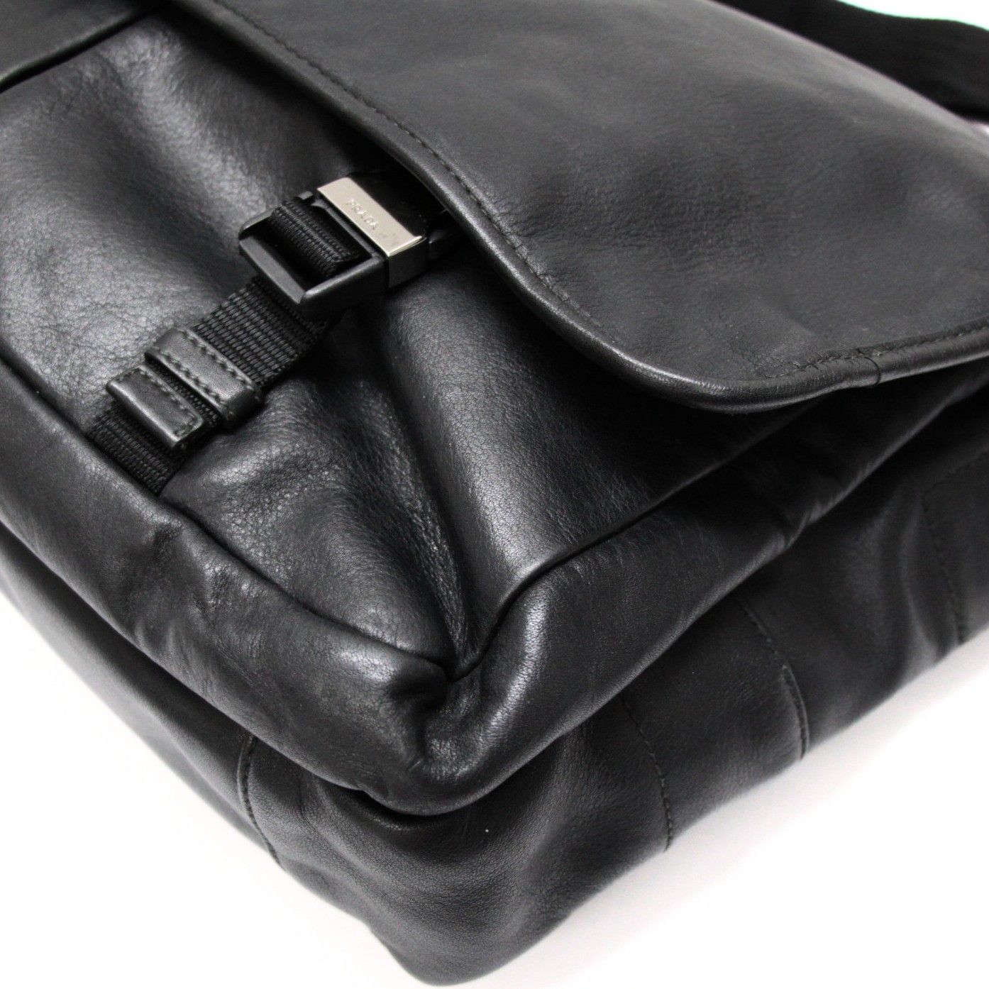 プラダ PRADA ロゴ メッセンジャーバッグ ショルダーバッグ レザー 黒 