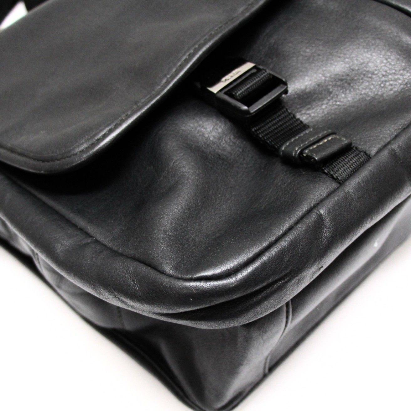 プラダ PRADA ロゴ メッセンジャーバッグ ショルダーバッグ レザー 黒