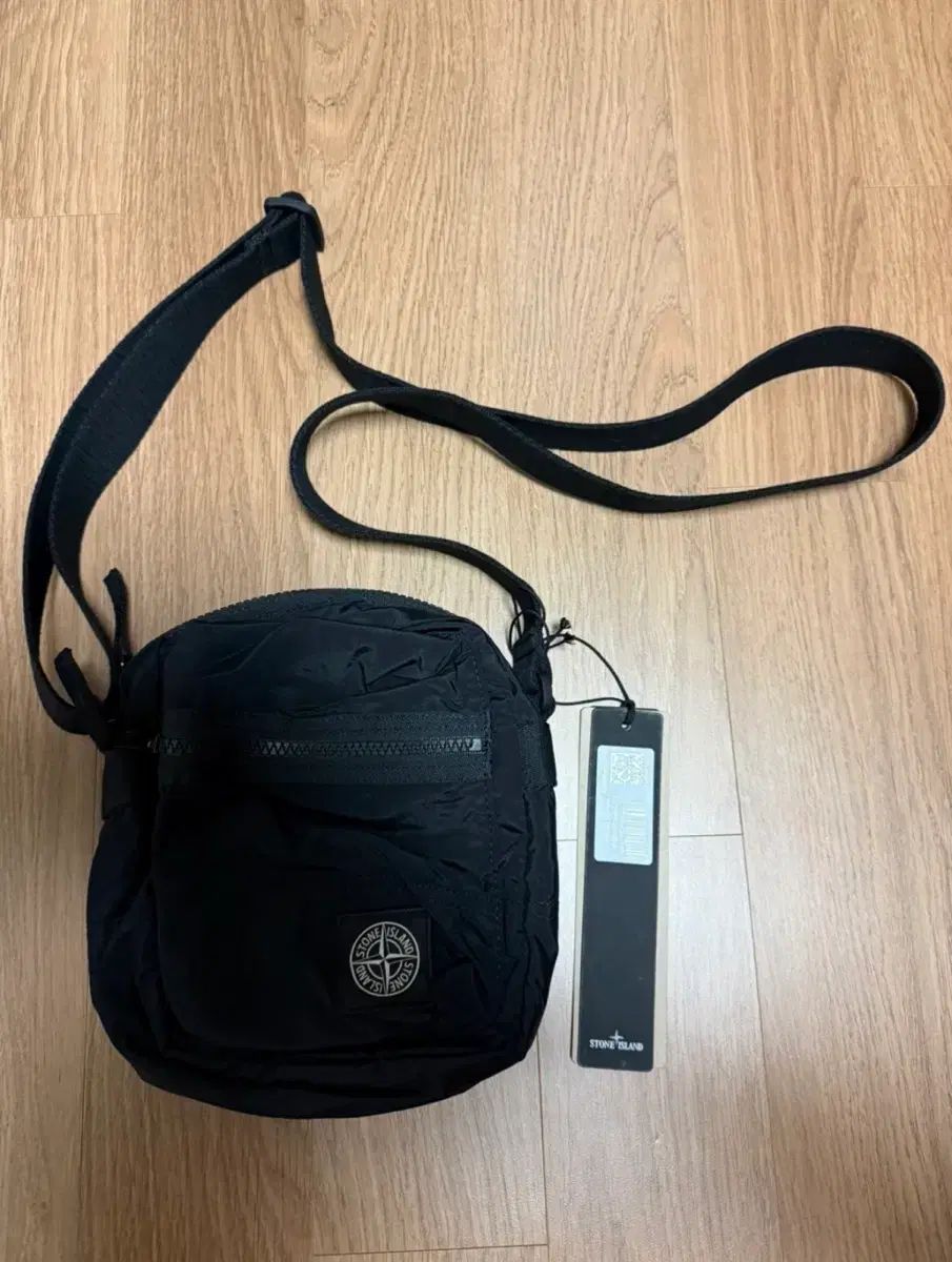 STONE ISLAND ストーンアイランド 26SS ロゴパッチ ナイロン メタル ブラック クロスバック 新品 出品