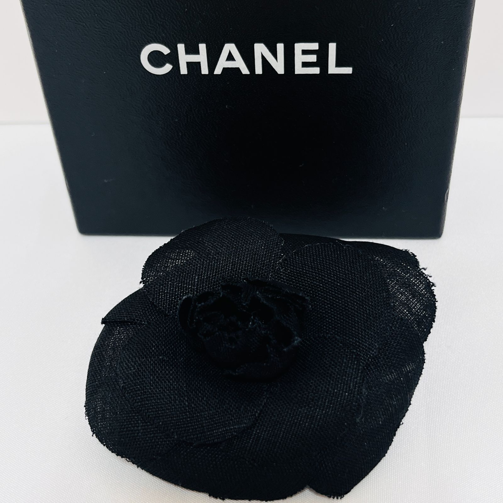 CHANEL シャネル カメリア コサージュ ブローチ リネン素材 箱付