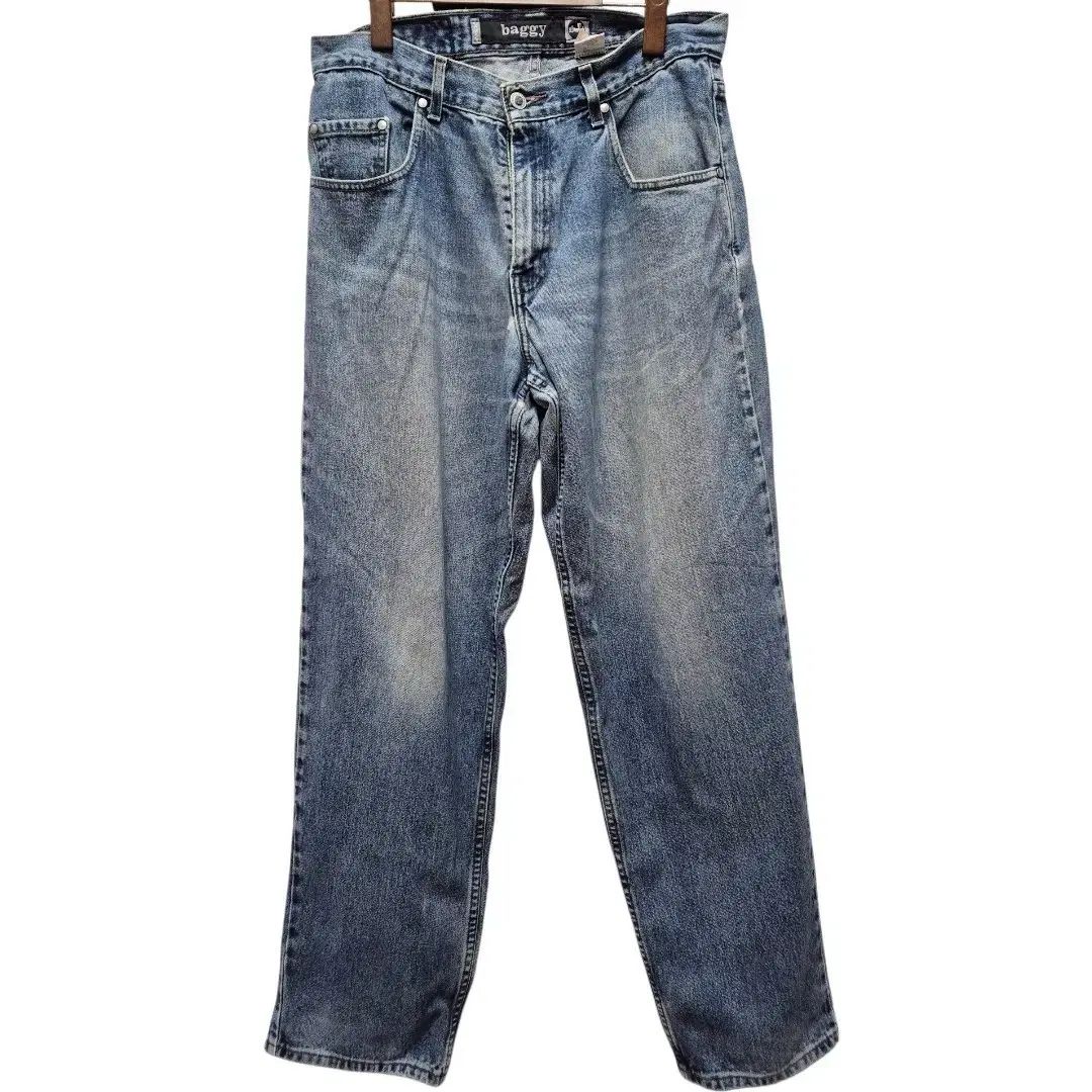 リーバイス シルバータブ デニムパンツ 9,360円