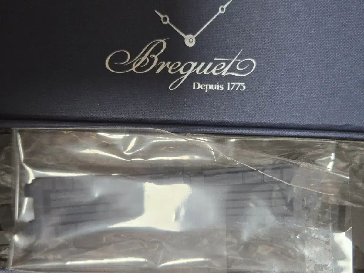 【新品、未使用】BREGUET ネイビー ラバーベルト 標準サイズ ブレゲ 正規品 未使用 ネイビー ラバーバンド 出品 - メルカリ