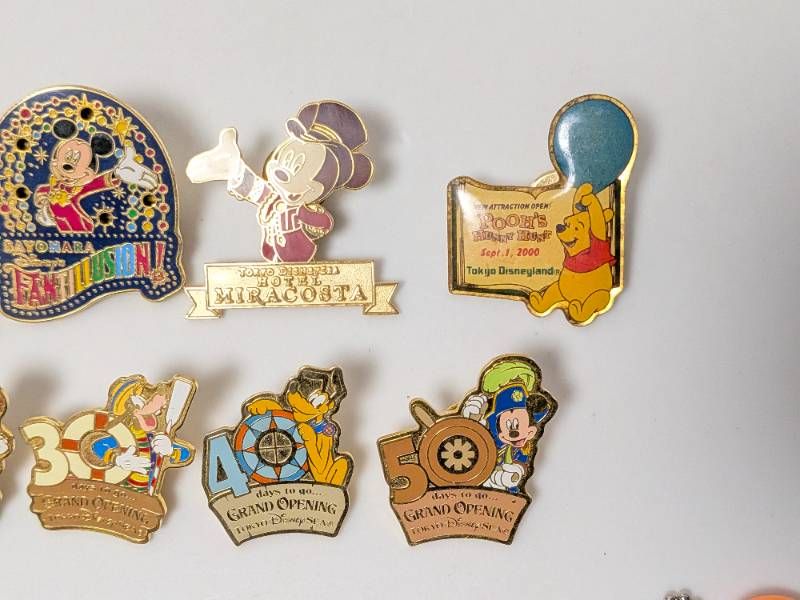 ディズニー ピンバッジ、ピンズ、チャームなど 26点セット まとめ売り