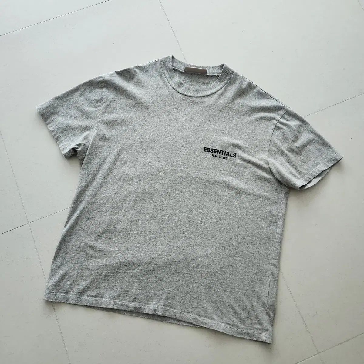 エッセンシャルズ フィアオブゴッド ザ コア コレクション 半袖 Tシャツ L
