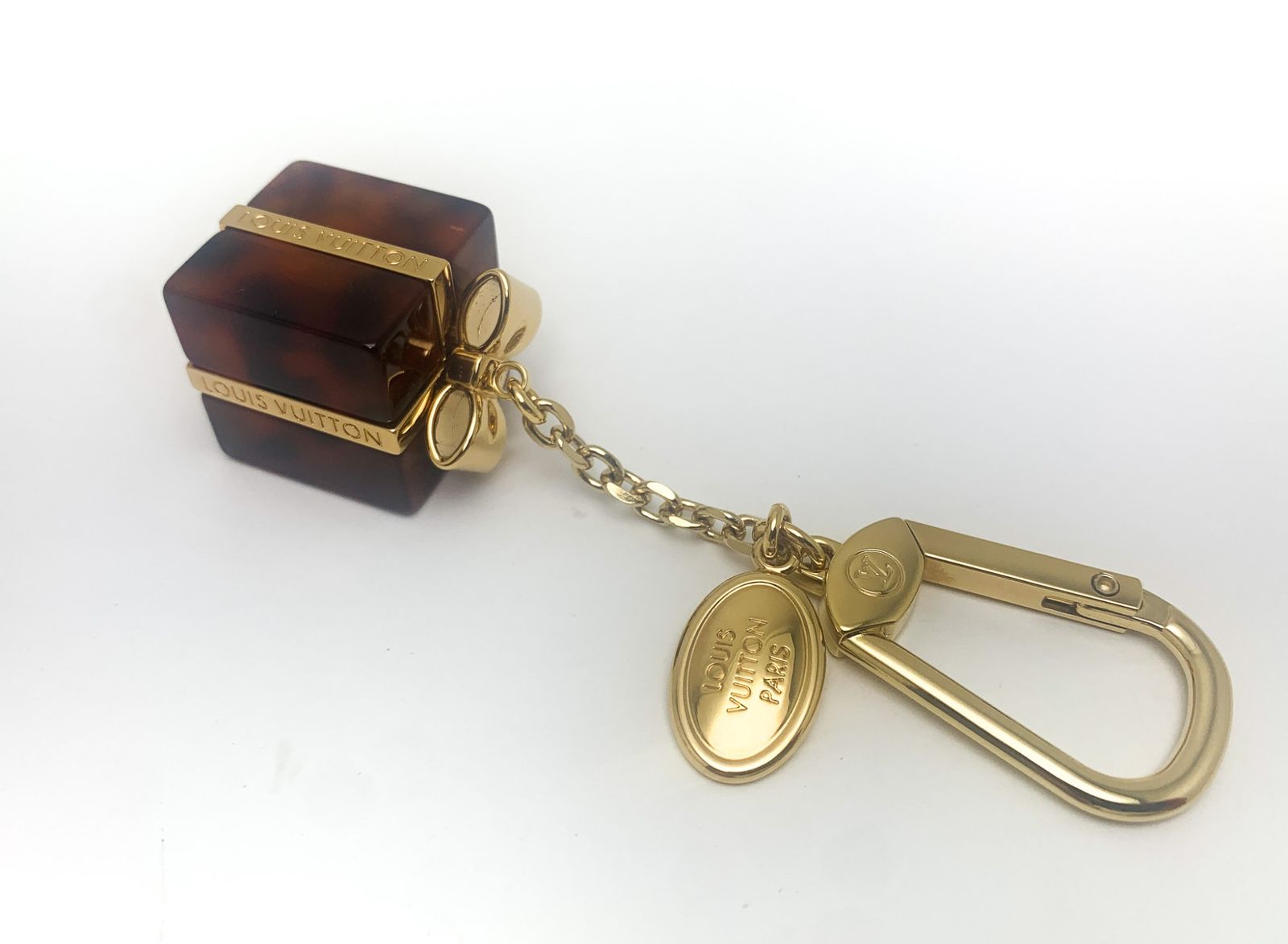 美品✨母の日ギフトルイヴィトン バッグチャームビジューべっ甲柄M67946 LOUIS VUITTON ルイヴィトン ゴールド金具 べっ甲調 ビジューサック