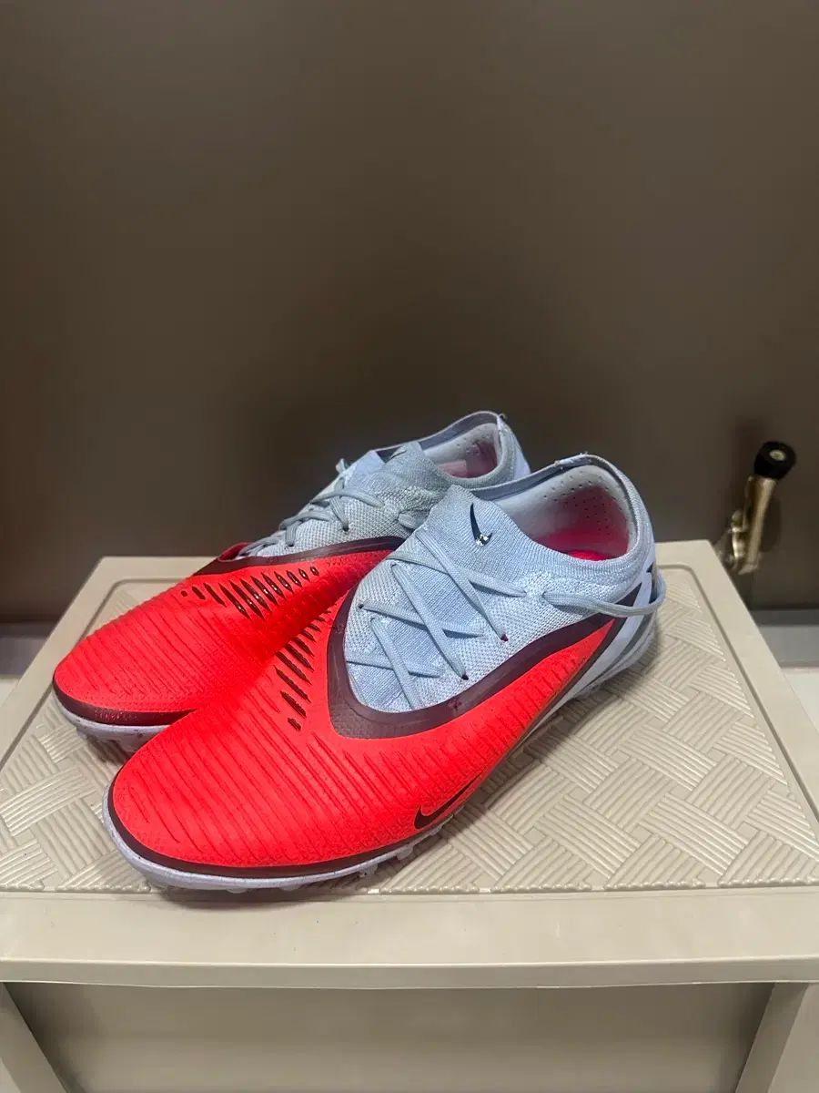 ナイキ FANTOM 6 プロ TF 250