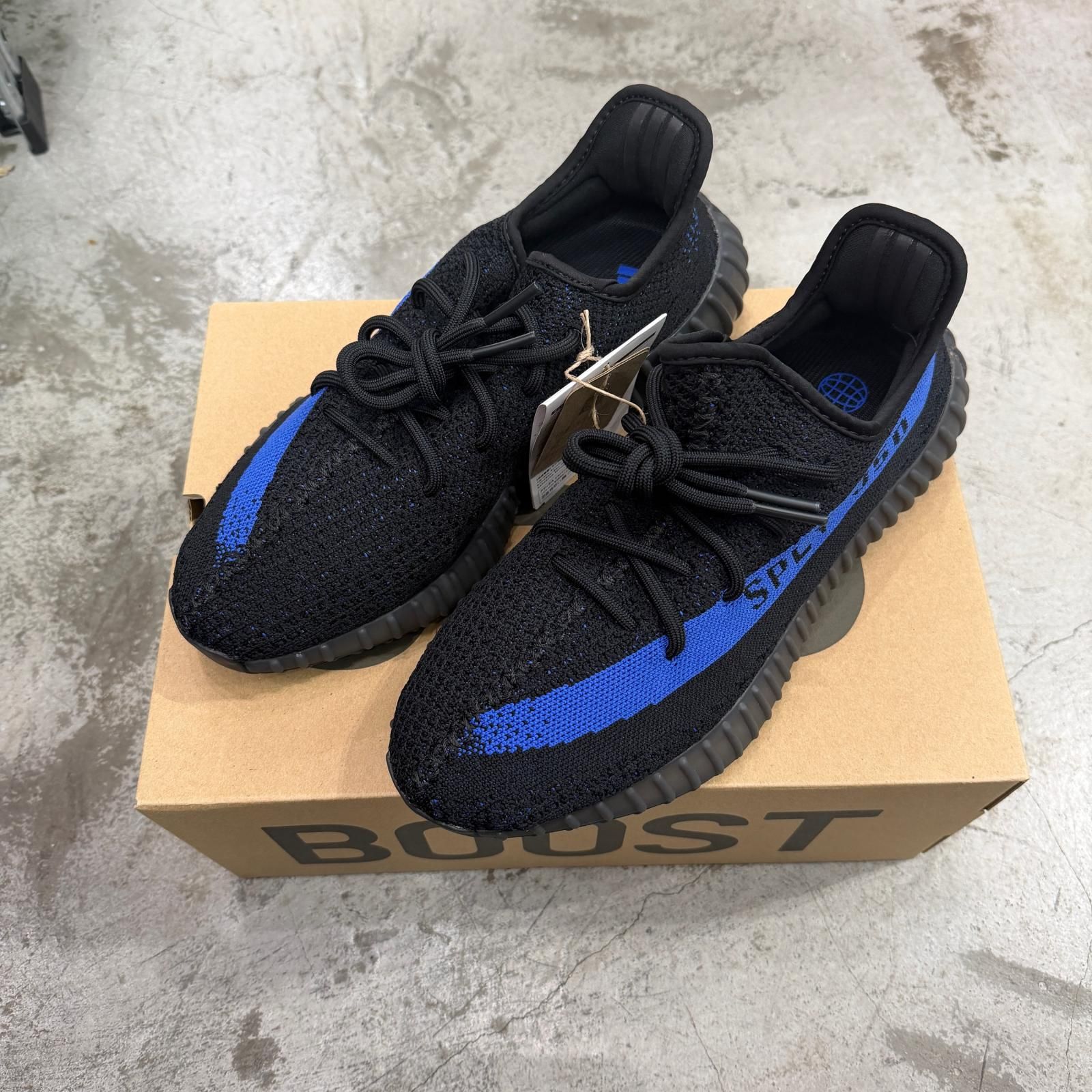 未使用 adidas YEEZY Boost 350V2 