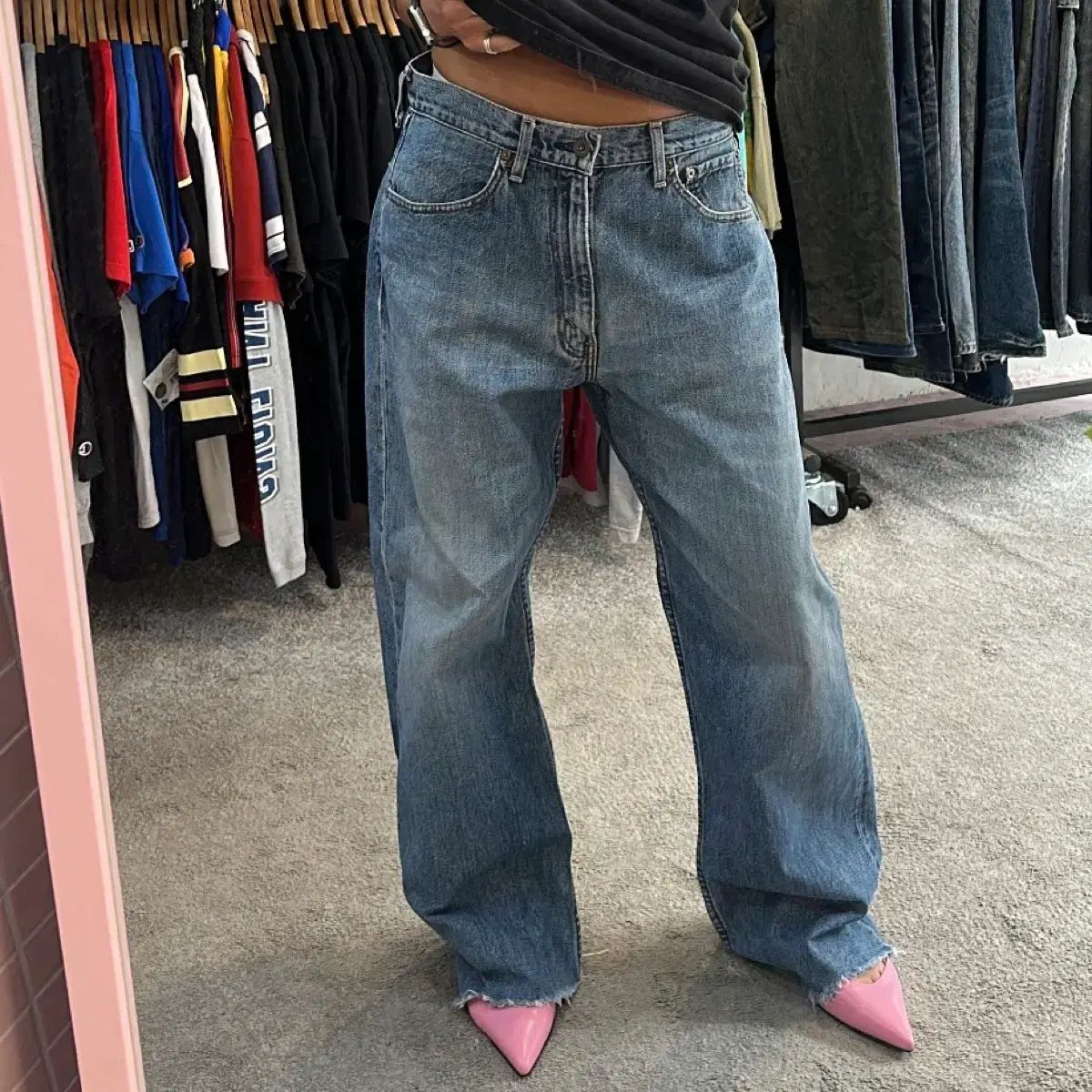 リーバイス Lot504 セルビッジ レギュラー ワイドフィット デニム (33)