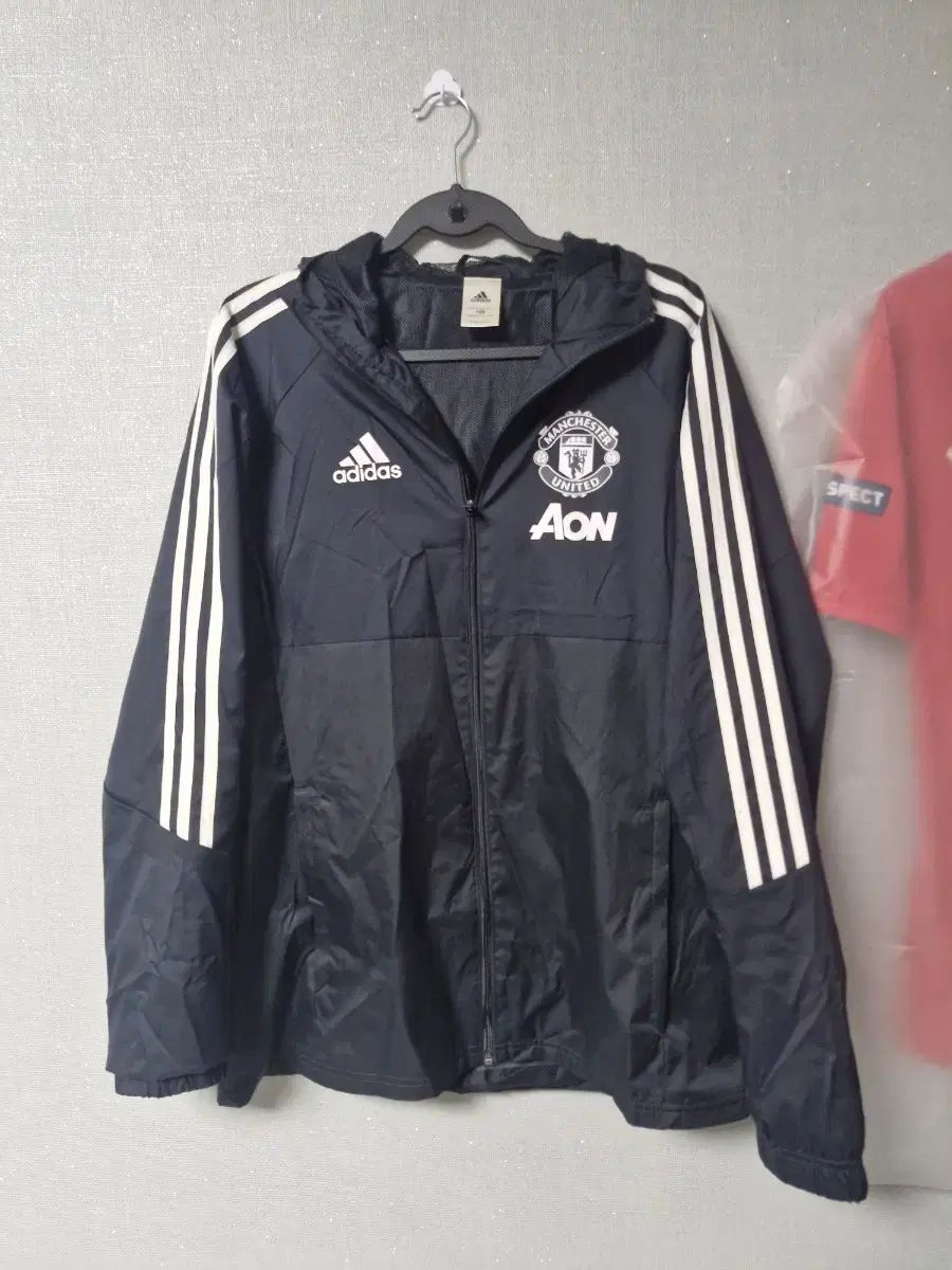 MANCHESTER UNITED FC(マンチェスター・ユナイテッドFC) ウィンドブレーカー 出品