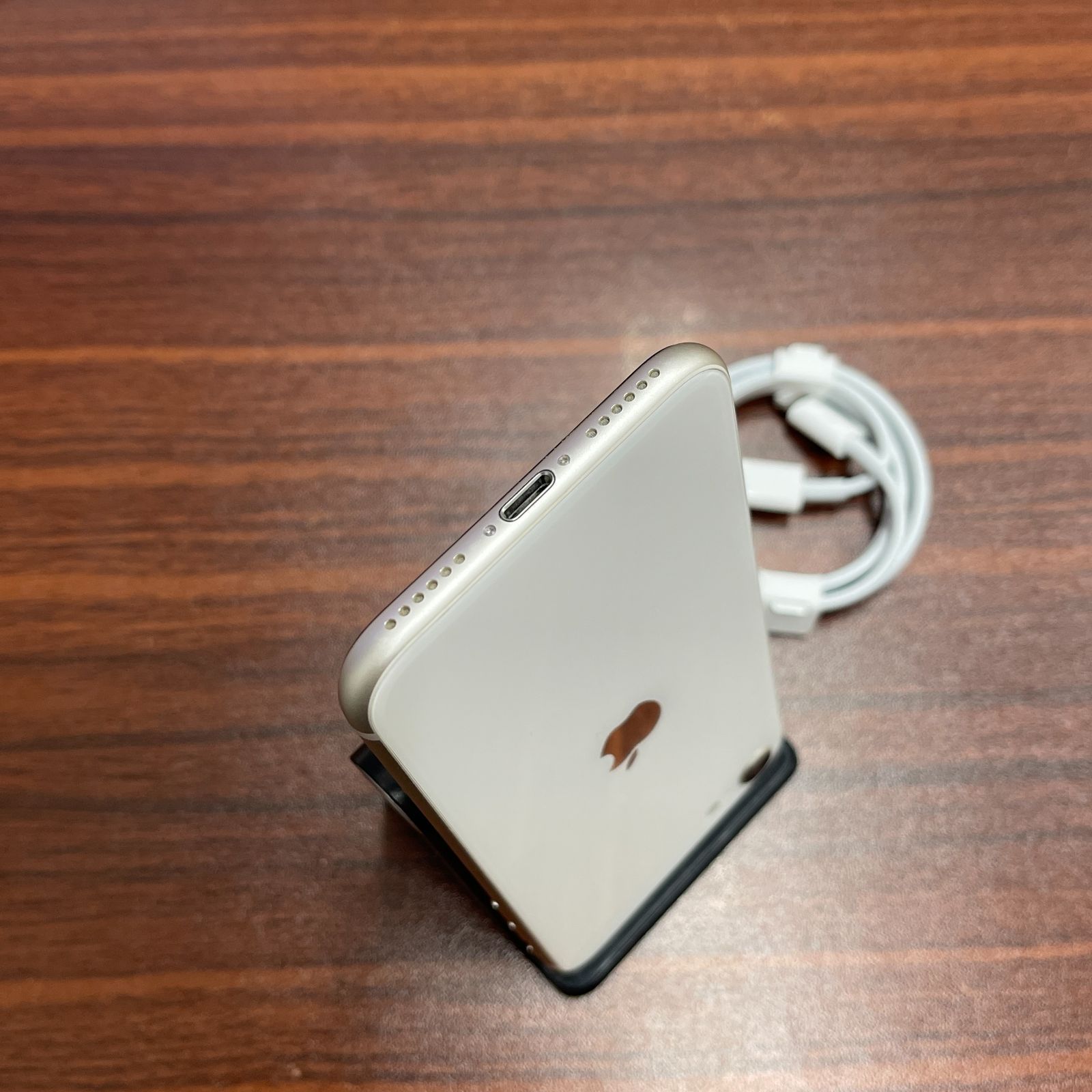 iPhone SE3 64GB スターライト バッテリー99% SIMフリー - メルカリ