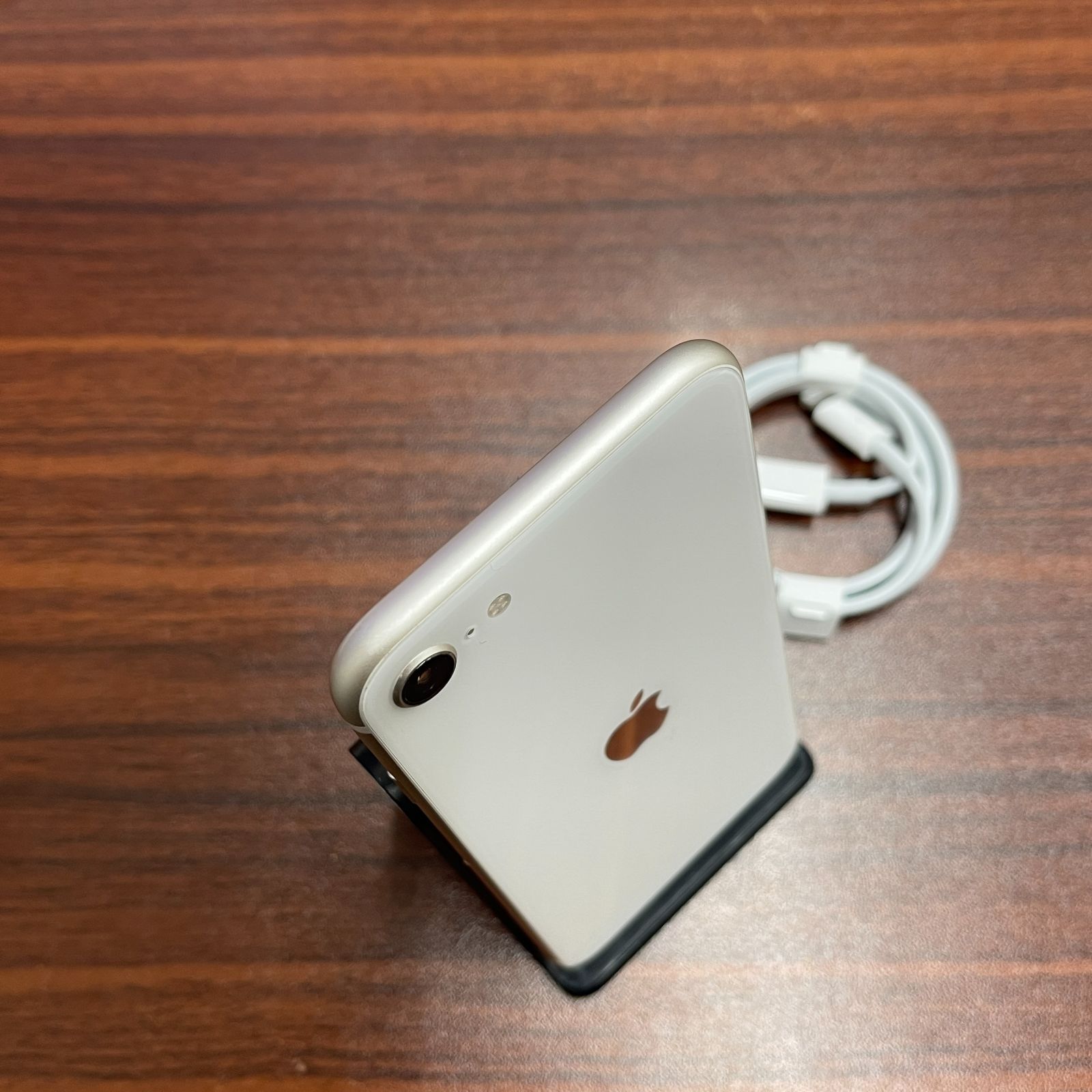 バッテリー 99% iPhone SE3 64GB スターライト 国内版 SIMフリー 送料無料