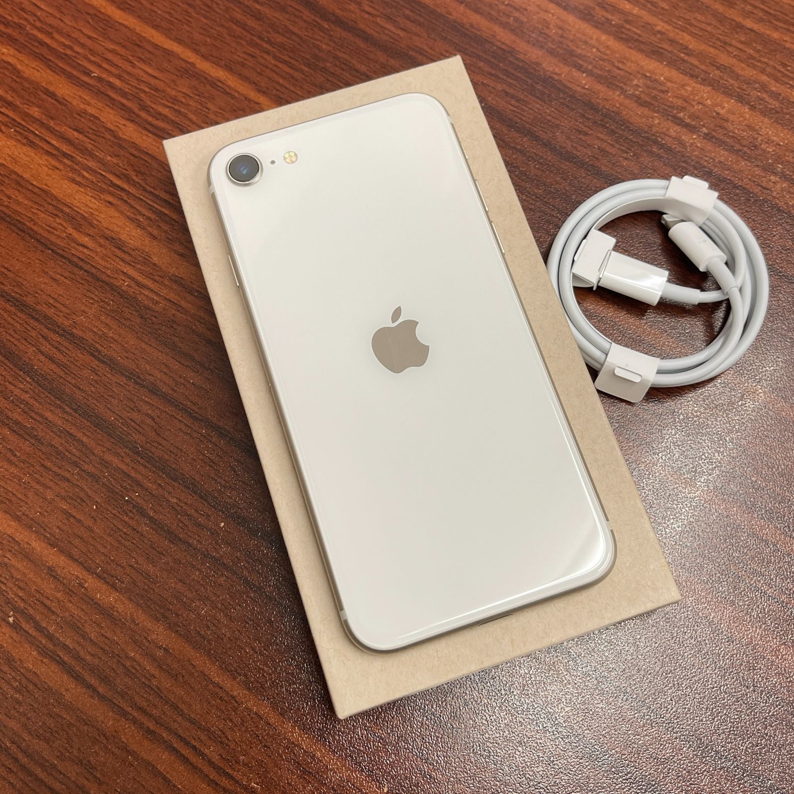 iPhone SE3 スターライト 64GB バッテリー99%　SB系端末 iPhone SE3 64GB スターライト バッテリー99% SIMフリー - メルカリ