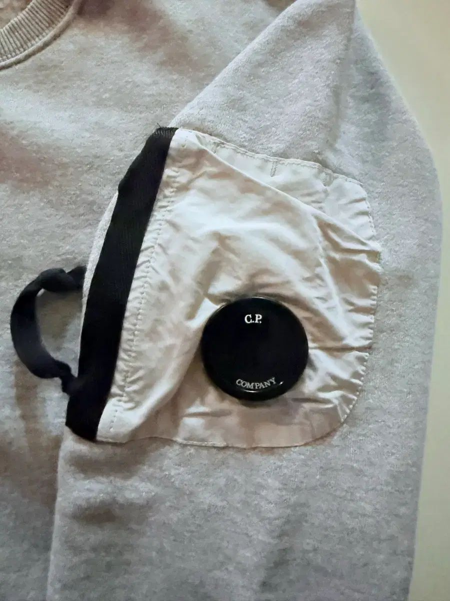 C.P. COMPANY シーピーカンパニー スウェット グレー C.P. COMPANY シーピーカンパニー スウェット グレー