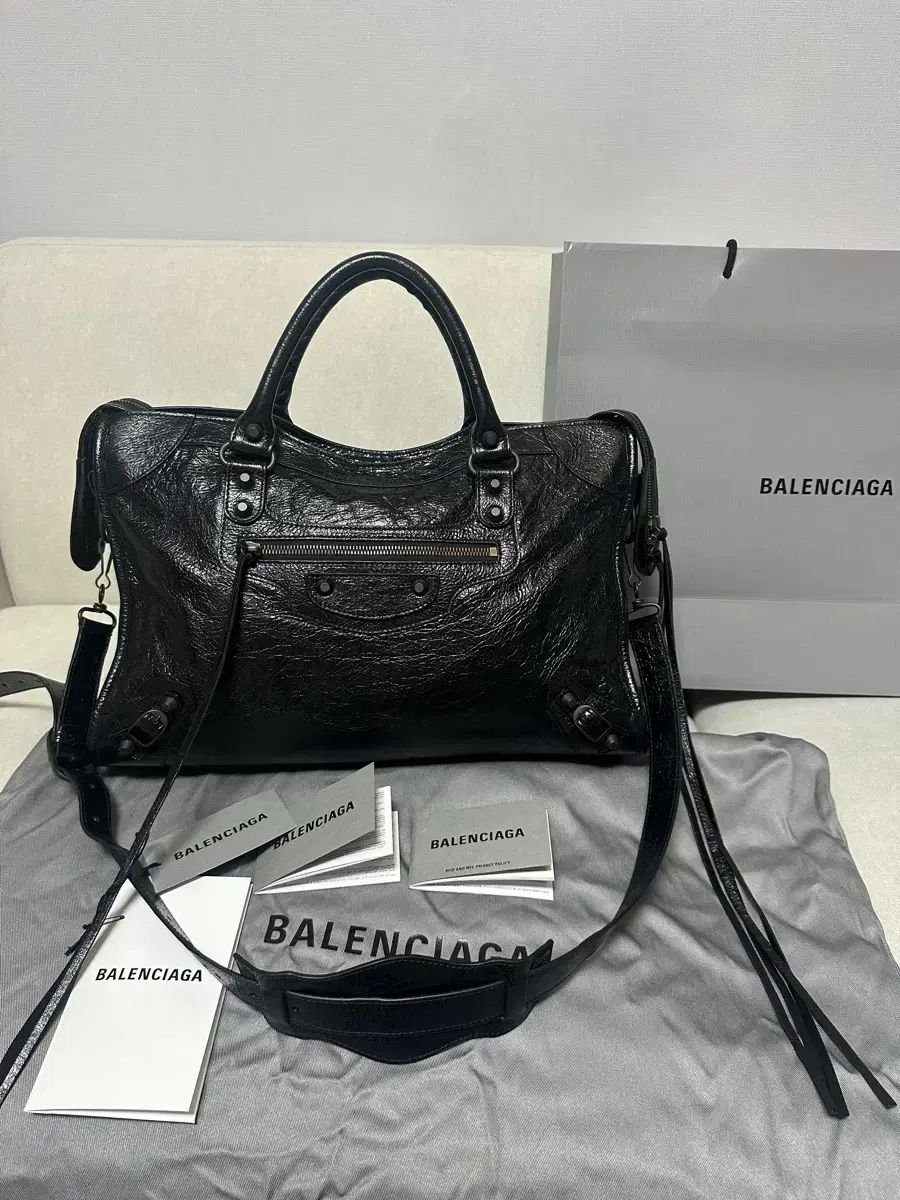 26SS 新品正規品 バレンシアガ 르 シティ モーターバッグ Mサイズ ブラック 26SS 新品正規品 バレンシアガ 르 シティ モーターバッグ Mサイズ ブラック