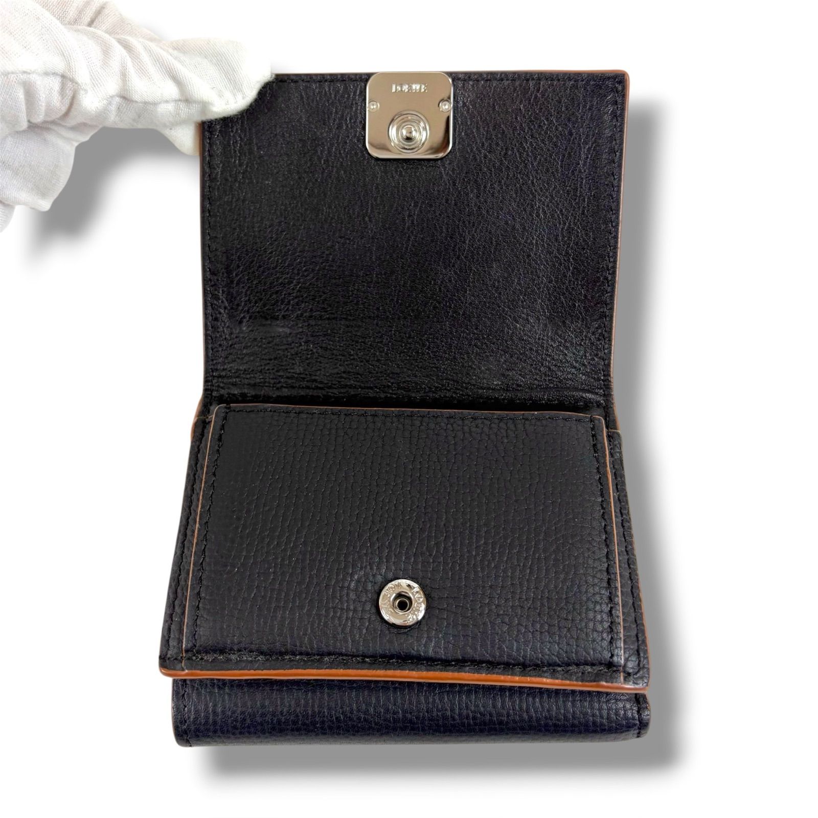 ロエベ LOEWE トライフォールドウォレット バーティカルウォレット 三つ折り財布 コンパクトウォレット シルバー金具 ロエベ LOEWE トライフォールドウォレット バーティカルウォレット 三つ折り財布 コンパクトウォレット シルバー金具