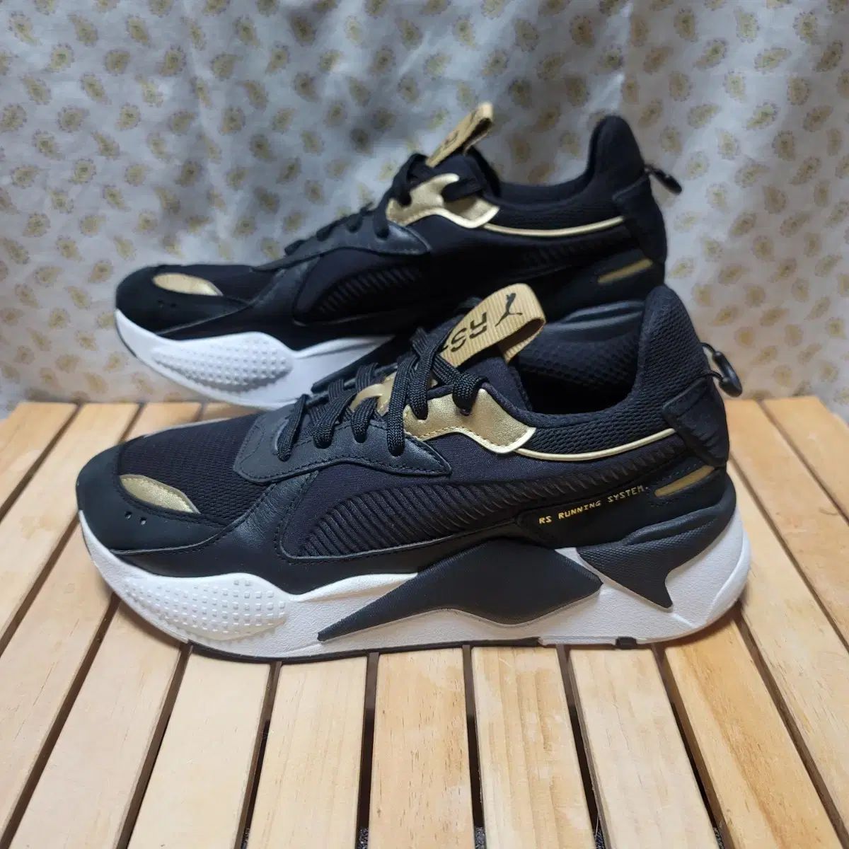 プーマ スニーカー RS-X ブラック GOLD 270 (実際に着用 265)