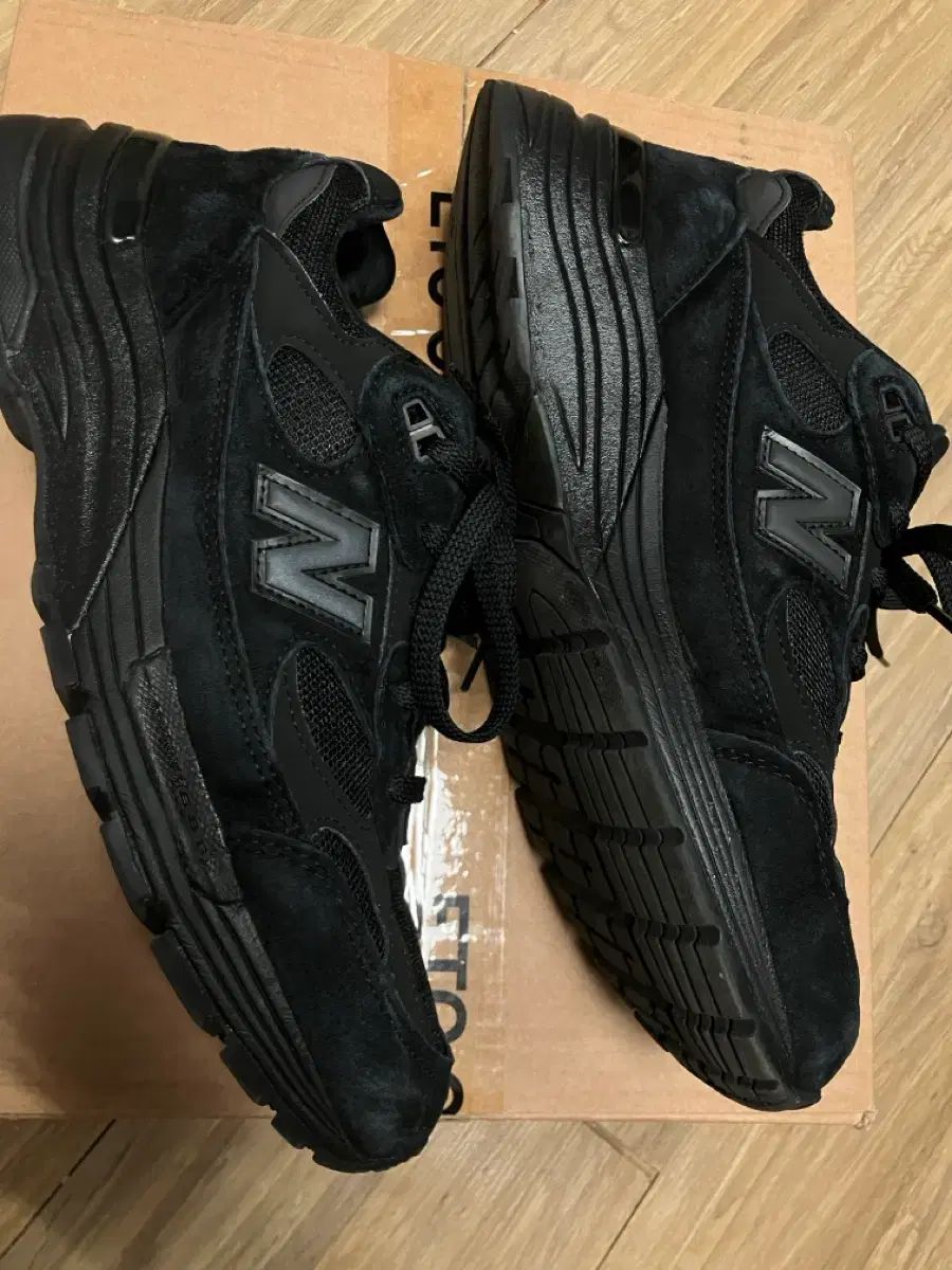 ニューバランス 992 トリプルブラック 275