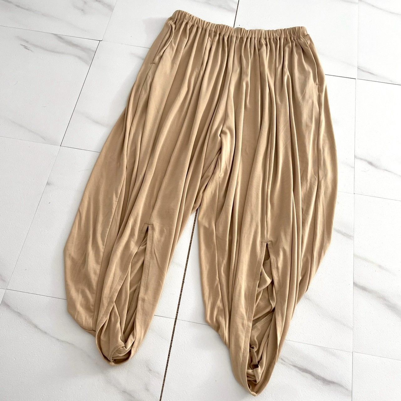 希少✨ISSEY MIYAKE イッセイミヤケ サルエルパンツ ストレッチ 伸縮性 ベージュ サイズ2 日本製