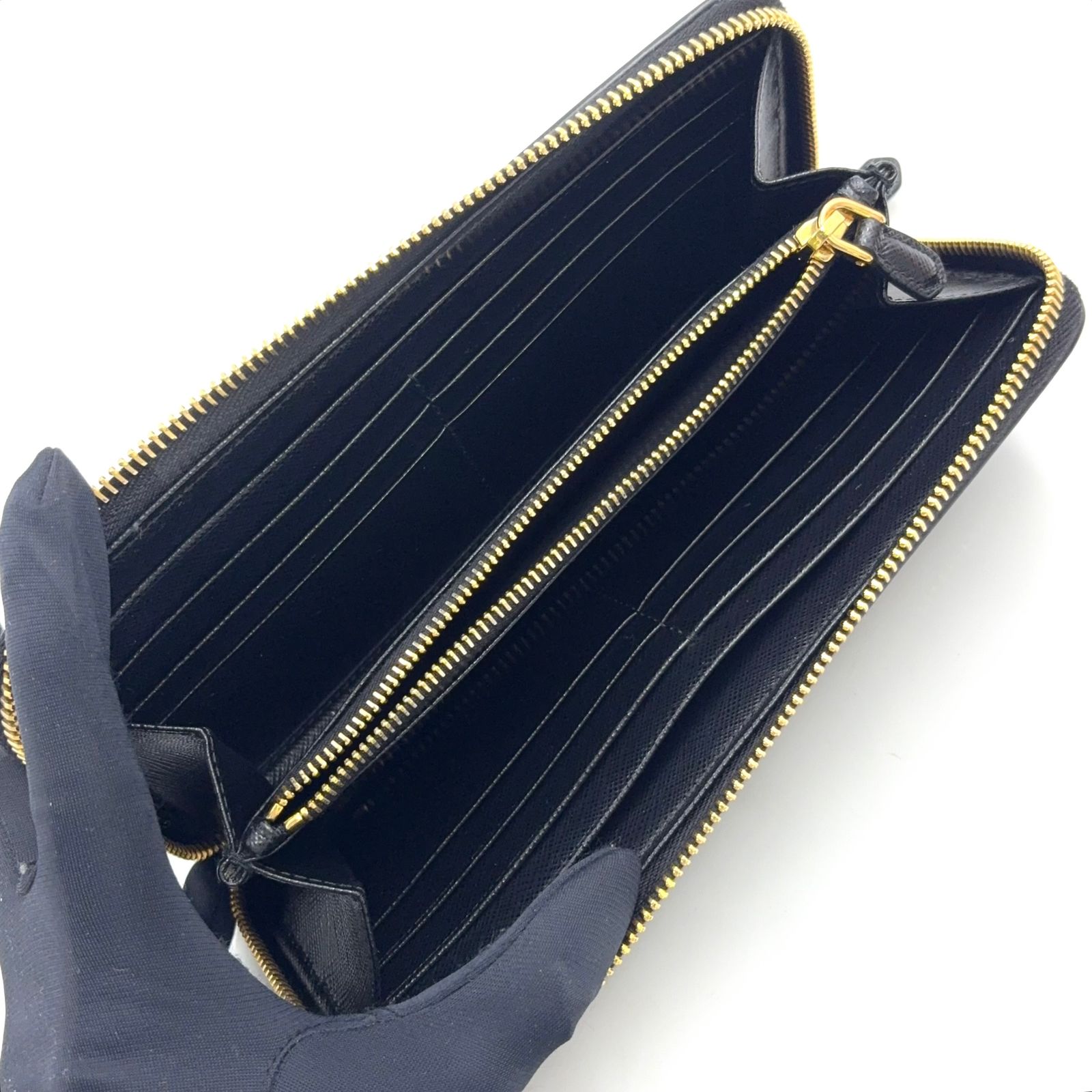 PRADA サフィアーノレザー ジップアラウンド レザー ブラック 長財布