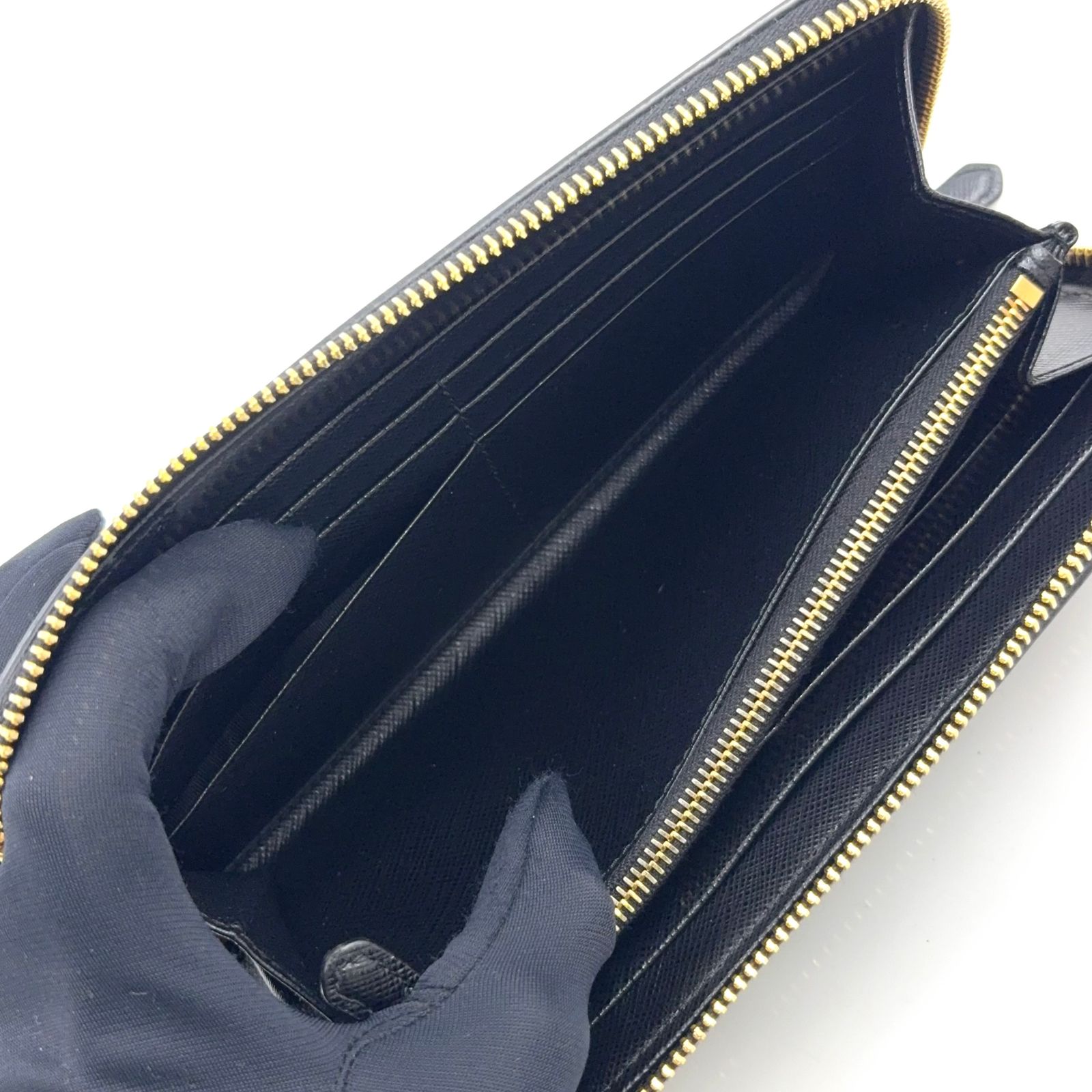 PRADA サフィアーノレザー ジップアラウンド レザー ブラック 長財布