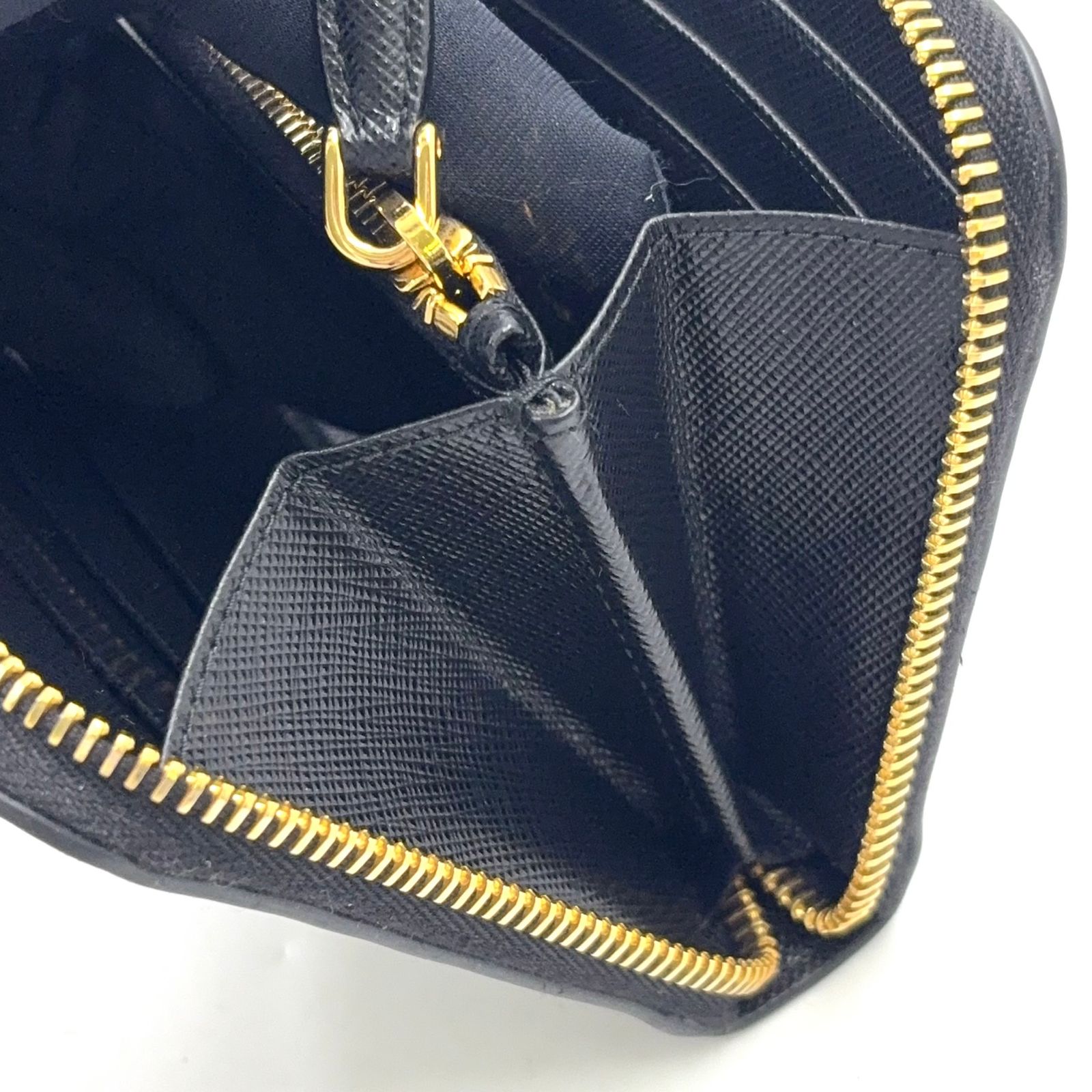 PRADA サフィアーノレザー ジップアラウンド レザー ブラック 長財布