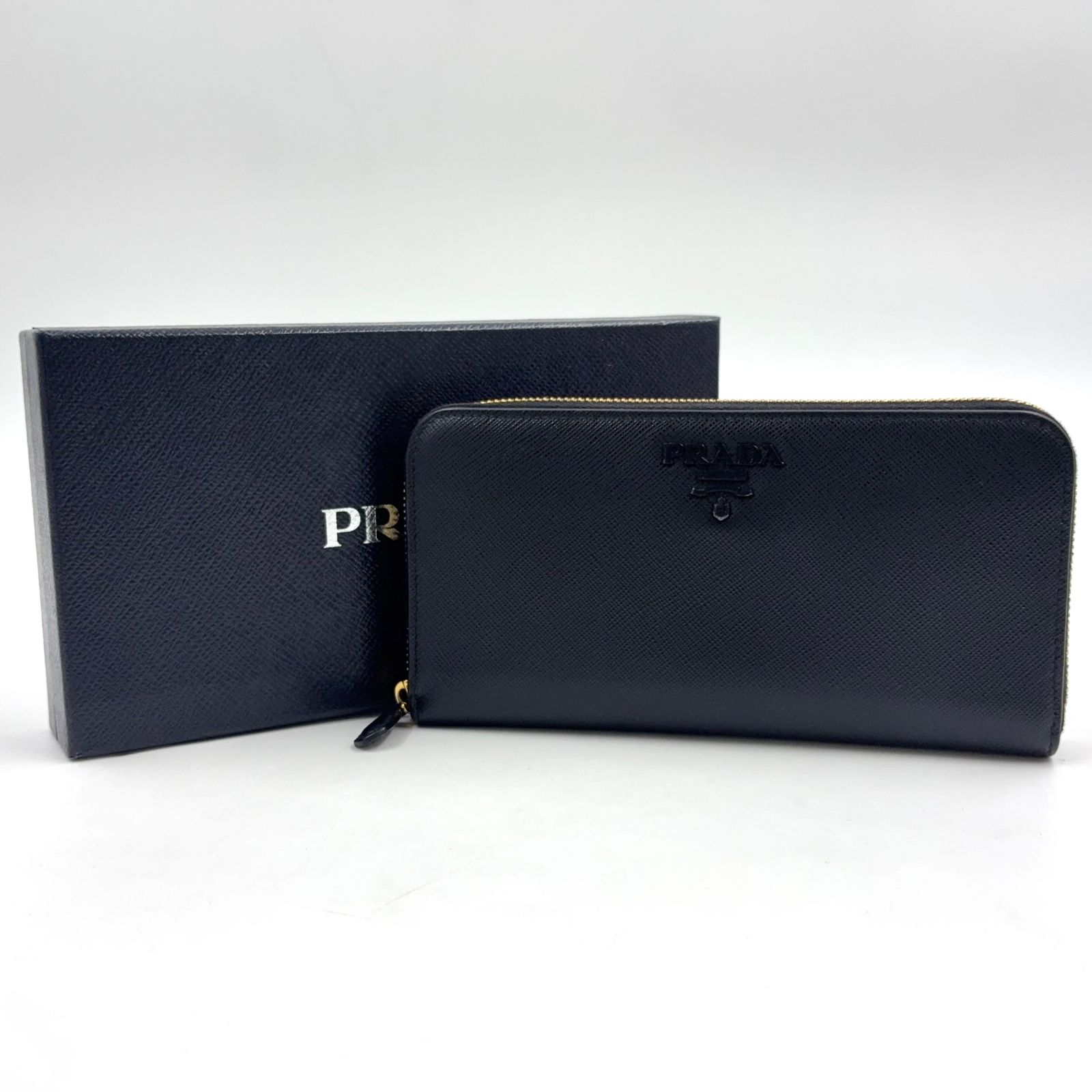 PRADA サフィアーノレザー ジップアラウンド レザー ブラック 長財布