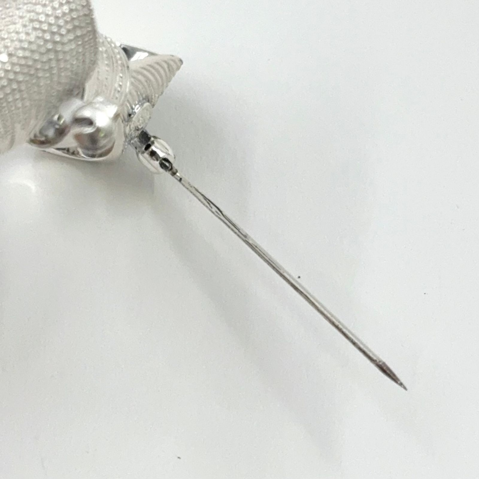 Christian Dior リボンモチーフ メタル シルバー ブローチ - メルカリ