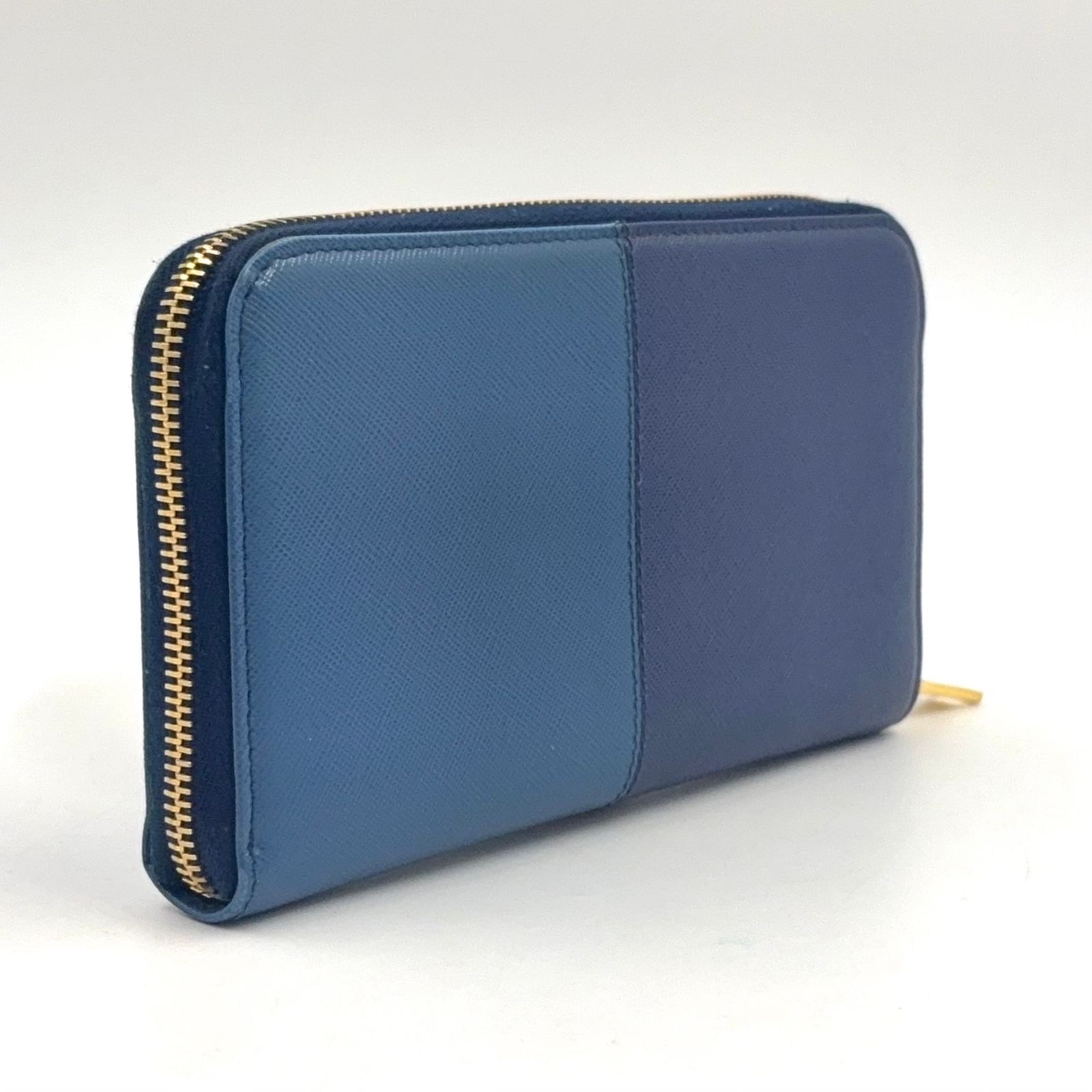 PRADA プラダ　折り財布　リボン　ゴールドロゴ ラウンドジップ　ブルー PRADA リボン バイカラー ジップアラウンド レザー ブルー、ライト