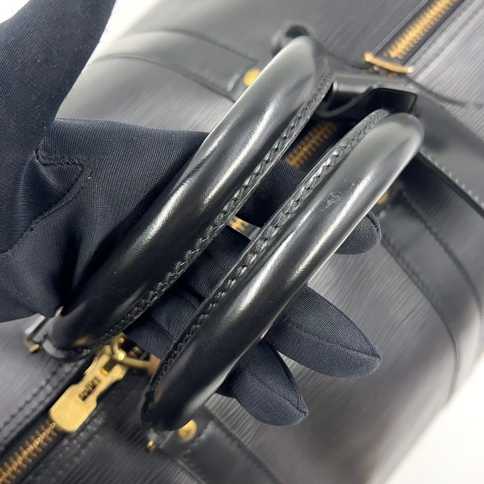 LOUISVUITTONブラックエピ加工レザー中古お買得品 新着】LOUIS VUITTON キーポル55 エピ エピ ノワール レザー ブラック