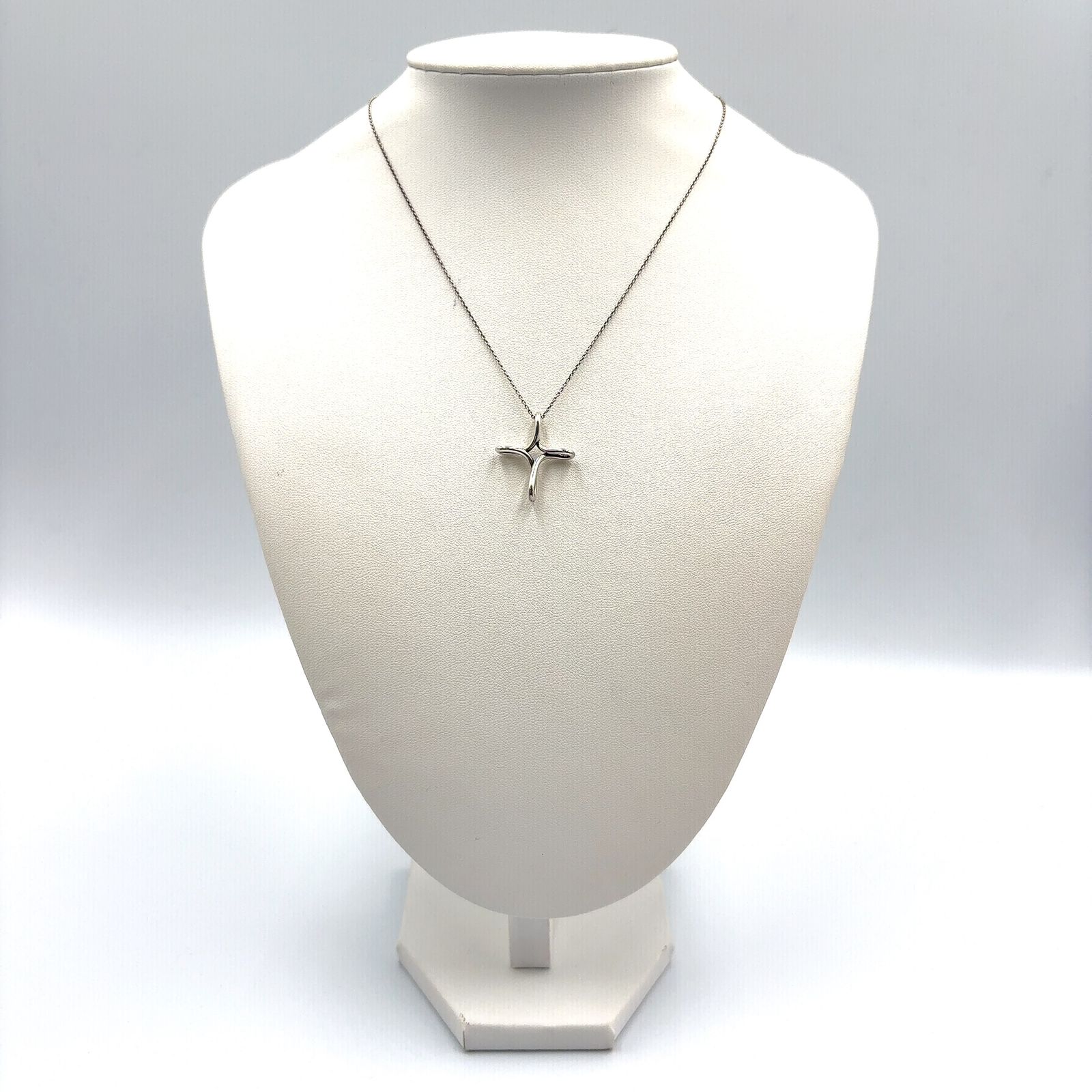 新着】TIFFANY & Co. インフィニティクロス SV925 シルバー ネックレス