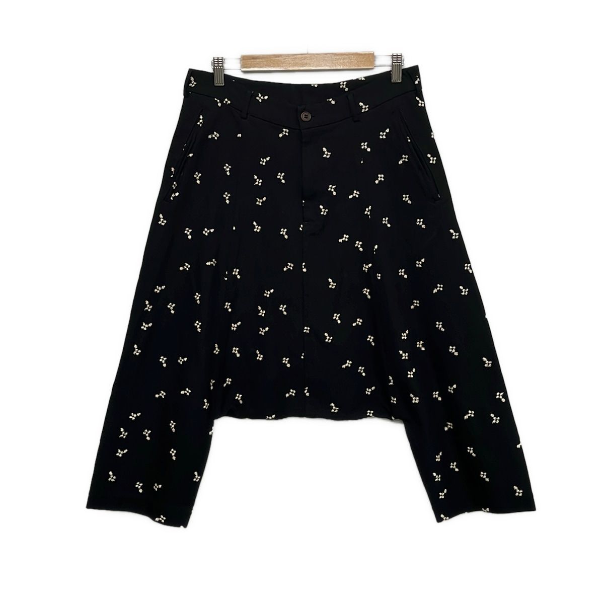 COMMEdesGARCONS COMMEdesGARCONS(コムデギャルソンコムデギャルソン) パンツ サイズS メンズ - 黒×白 クロップド(半端丈)/サルエルパンツ