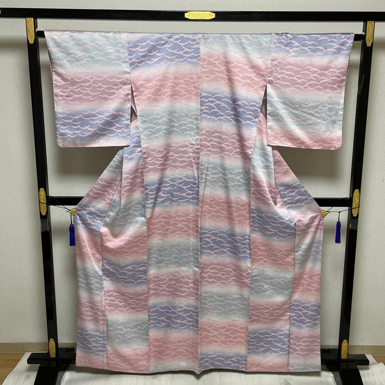 小紋 横段に雪輪露芝模様 パステルカラー 着物 化繊 X-3569