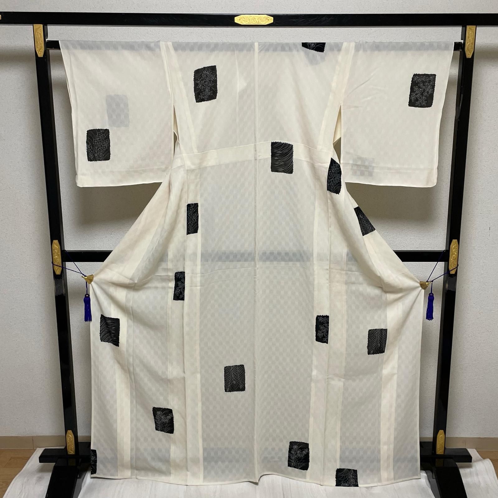 夏着物 絽織 飛び柄 花模様にすすき 着物 正絹 X-3579