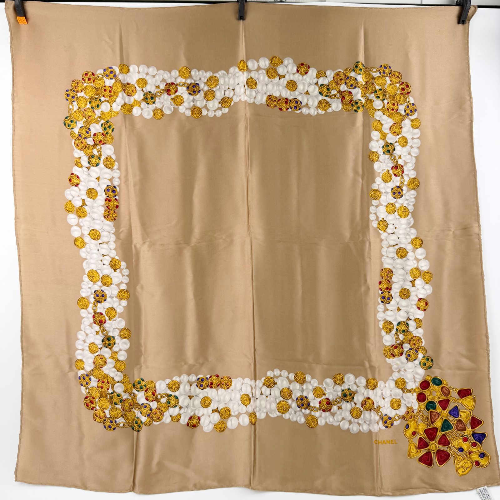 中古】CHANEL シャネル パール ジュエリー柄 スカーフ シルク ベージュ