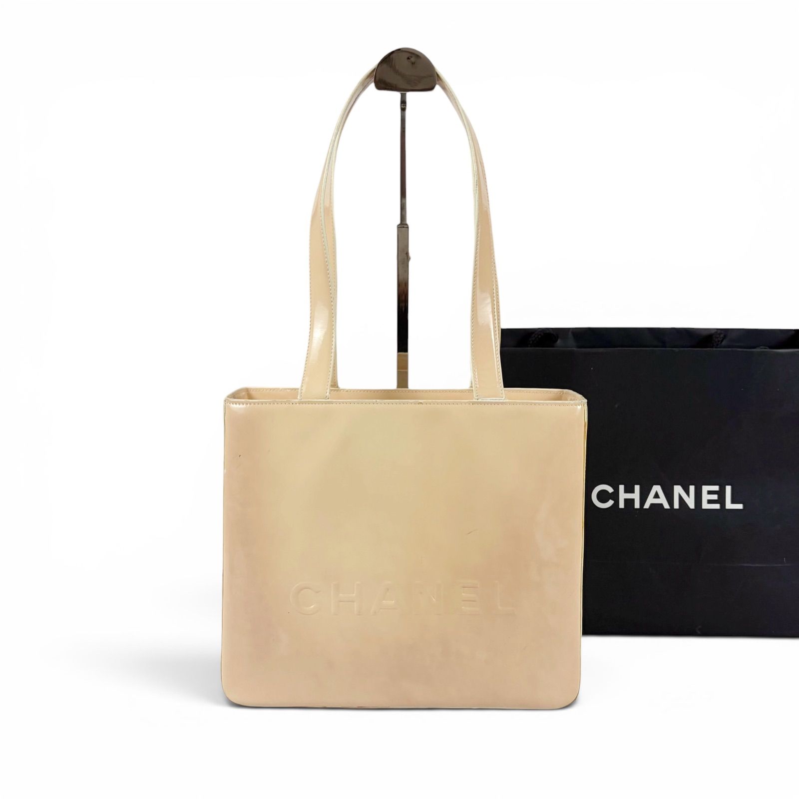 シャネル CHANEL エンボスロゴ パテントレザー ミニトートバッグ